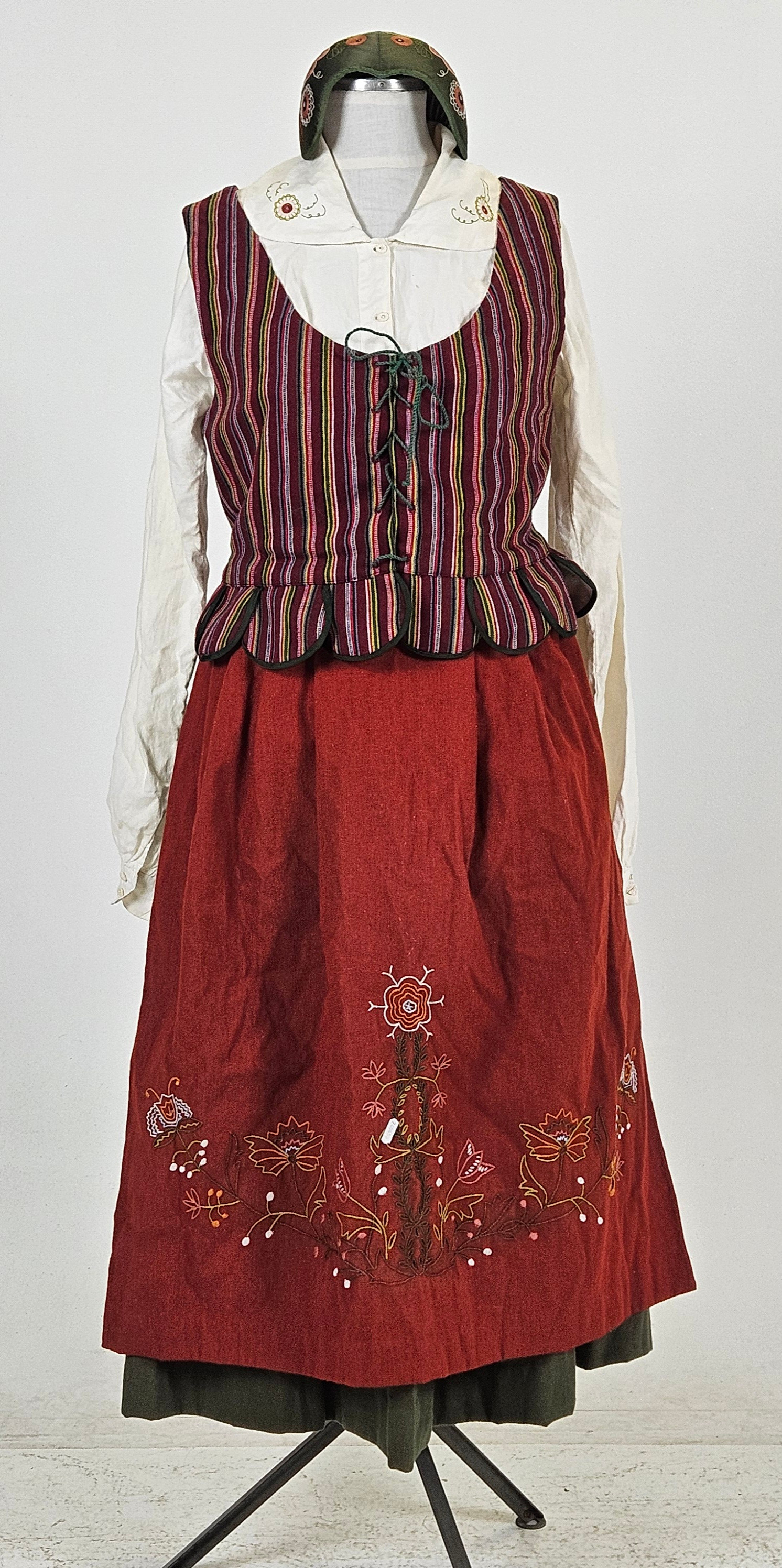 FOLKDRÄKT, 4 delar, Gryt, Östergötland.