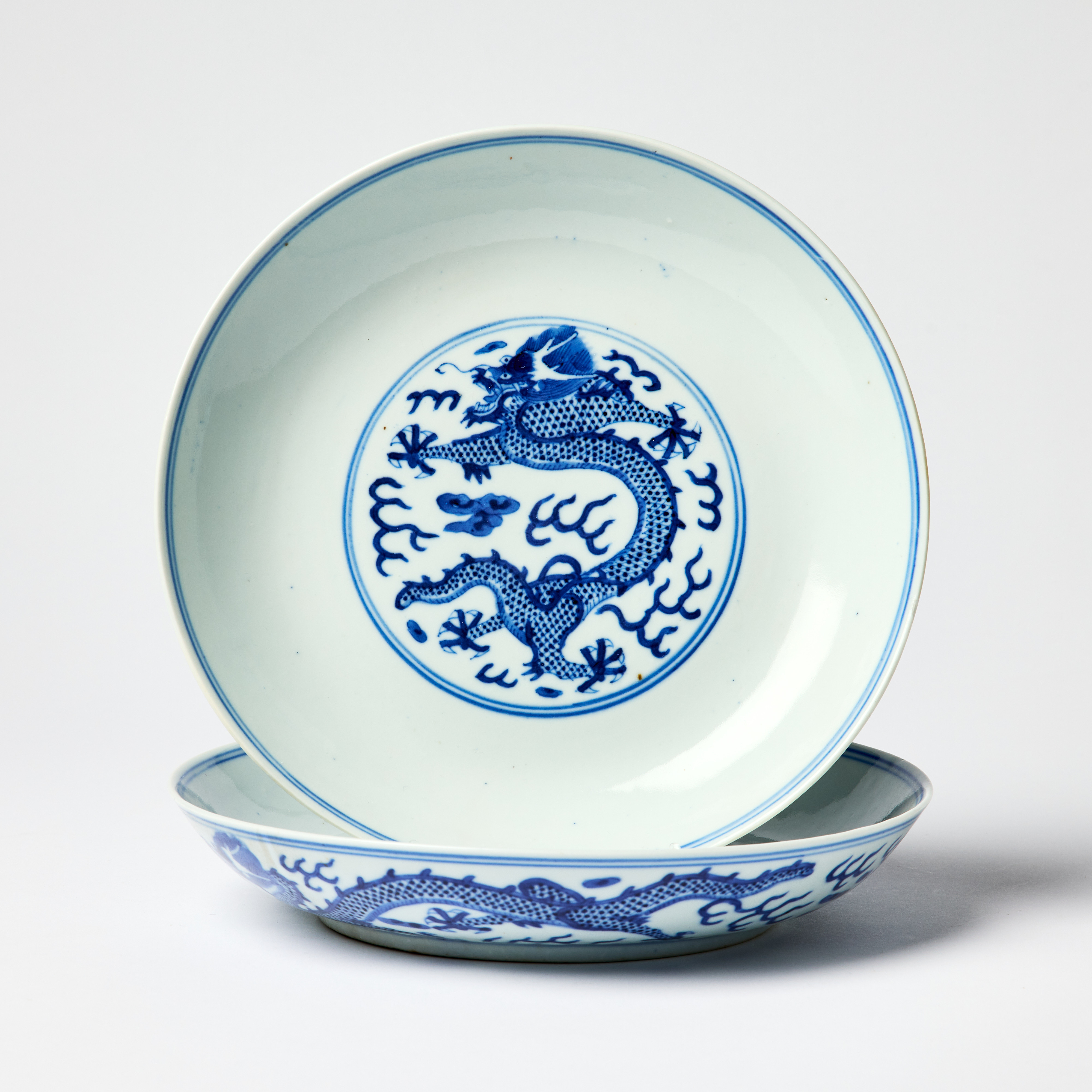 A Pair of Chinese Blue and White `Dragon´Dishes.