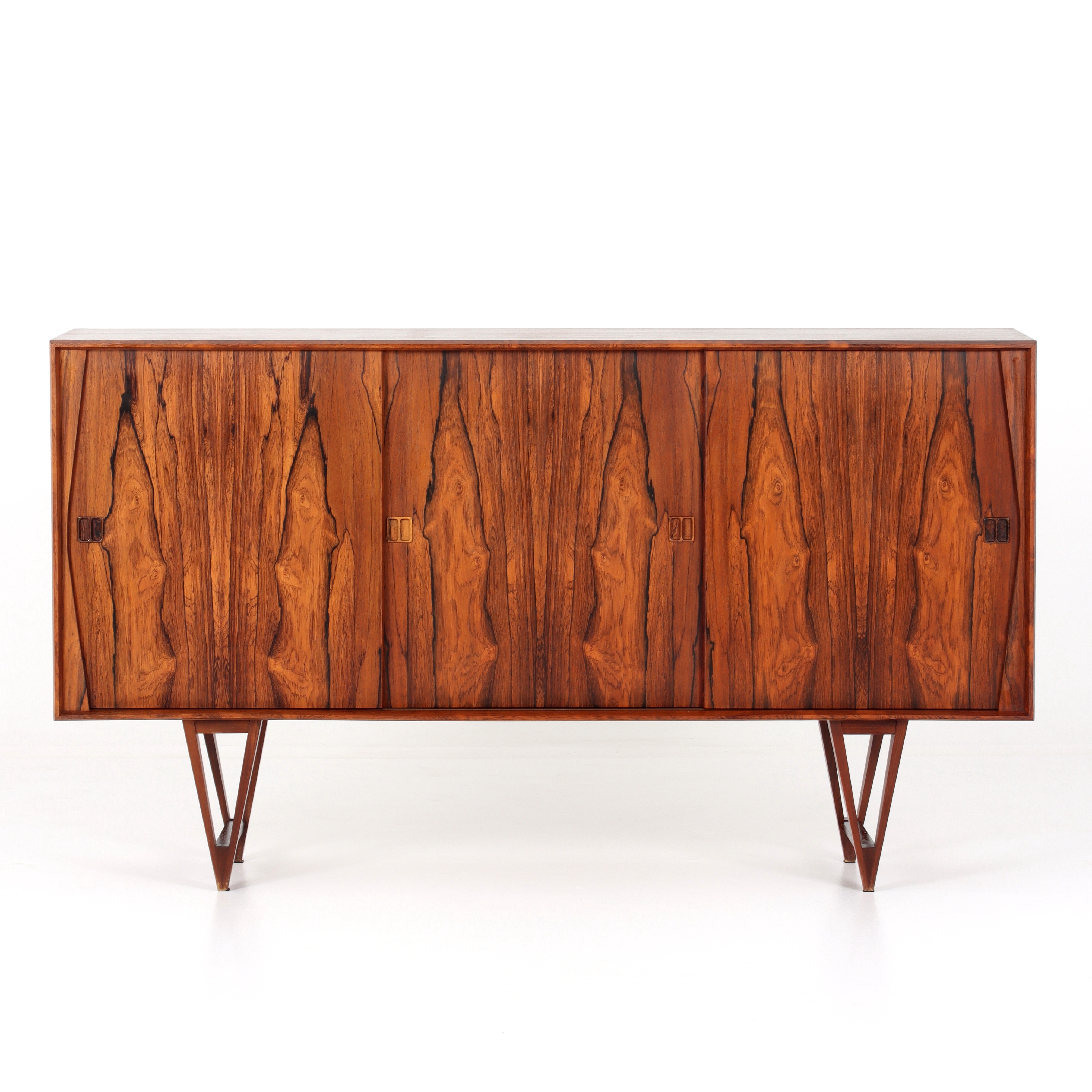 POUL HUNDEVAD. Sideboard, jakaranda. Danmark. 1960-tal.