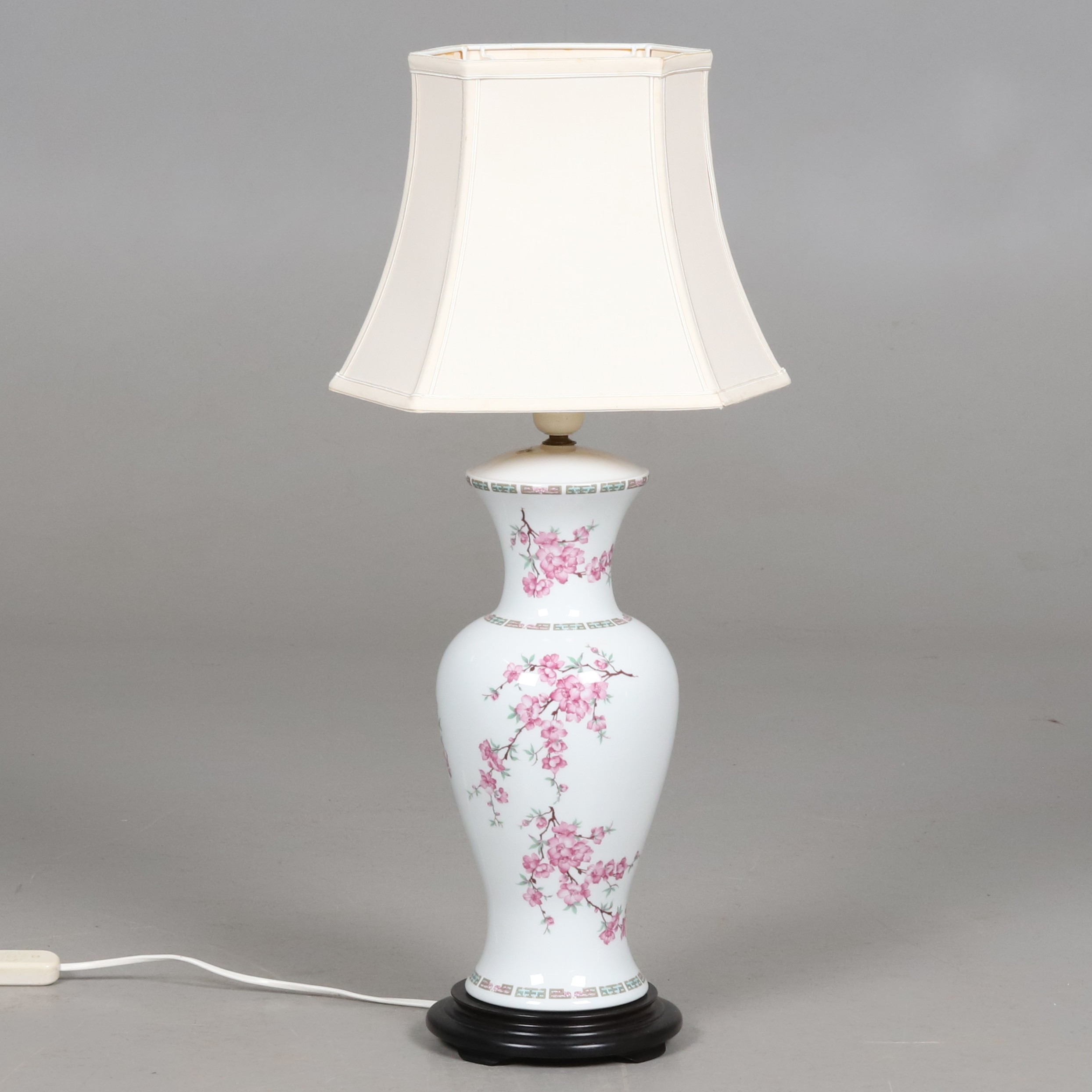 BORDSLAMPA med blommotiv, porslin, W. DECOR, "typh 10132510".