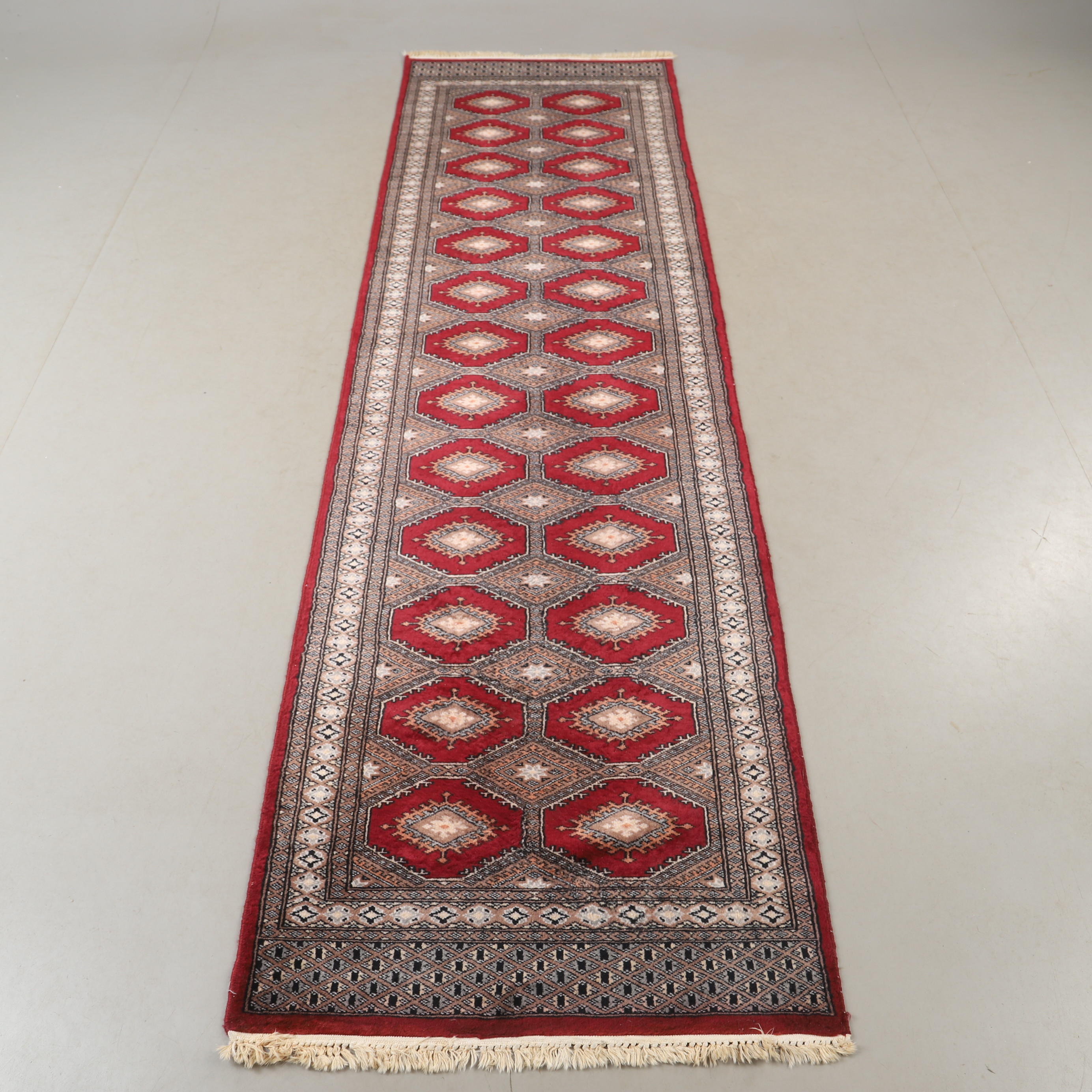 MATTA, orientalisk, gallerimodell, 277 x 76 cm.