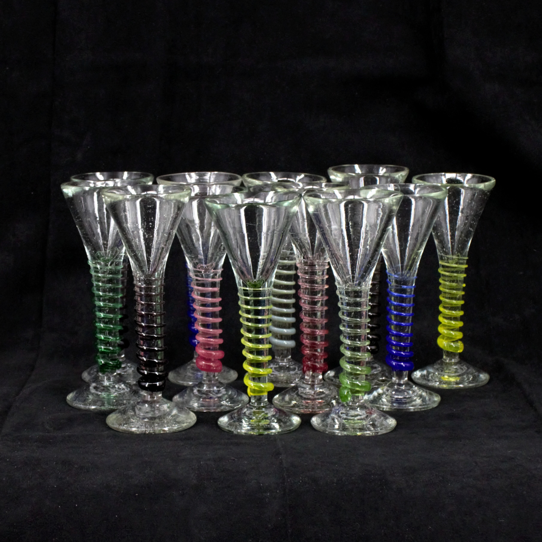 SNAPSGLAS, 12 st, 6 olika färger, handblåst glas, otydlig signatur.