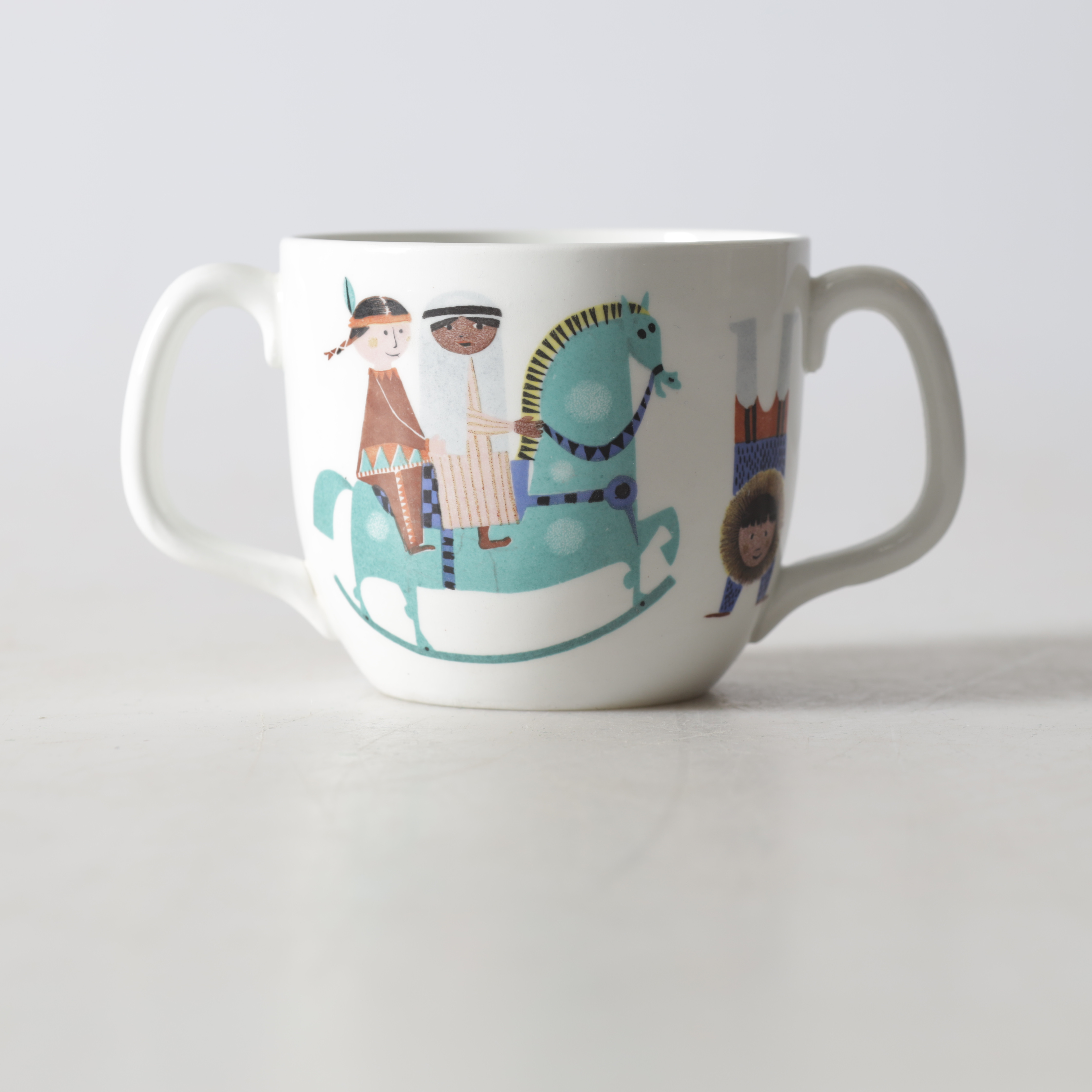 STIG LINDBERG. Mugg, porslin, "Utan gränser", Gustavsberg.