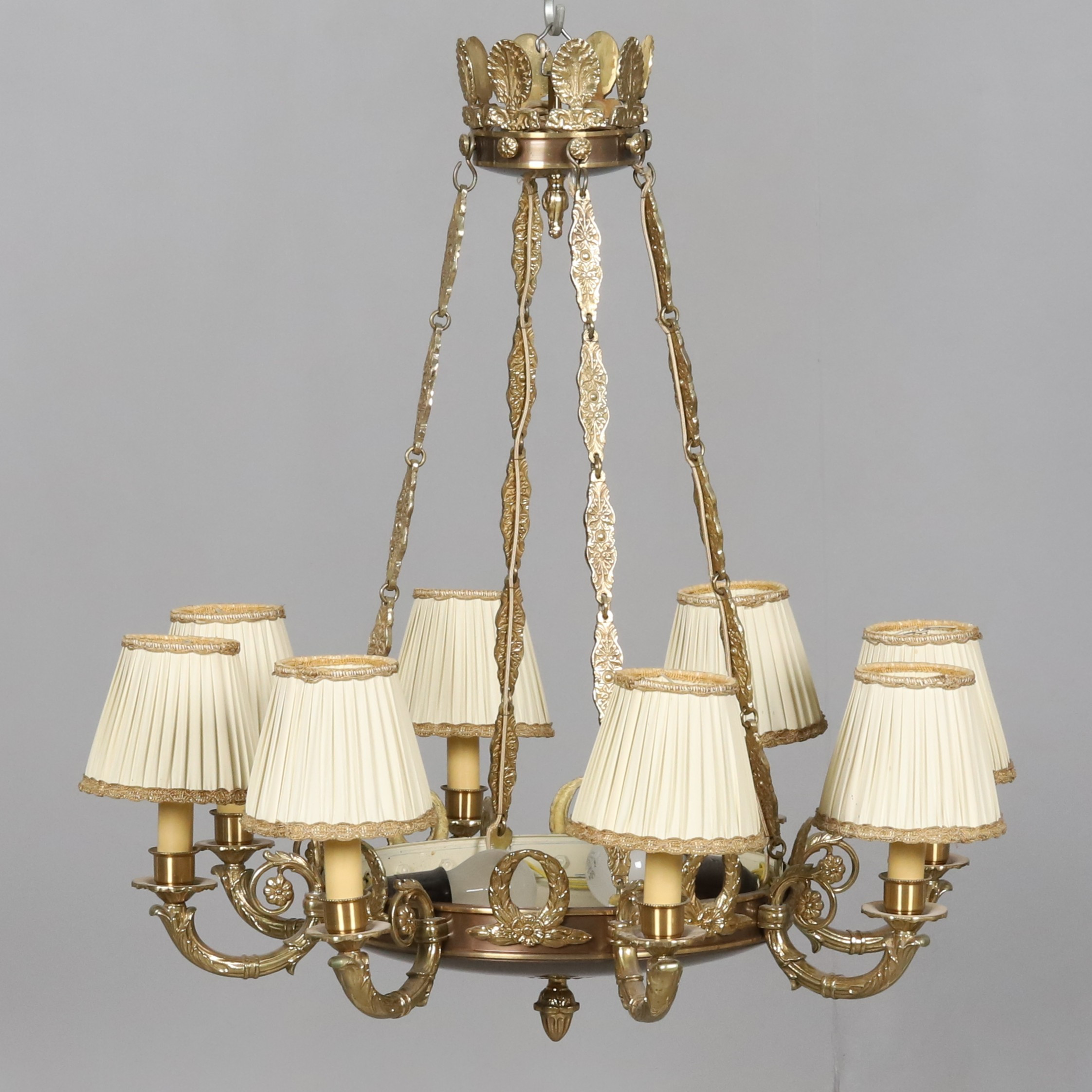 TAKLAMPA. Gulmetall, 10 st ljuspunkter, Empire-stil, 1900-talets andra halva.