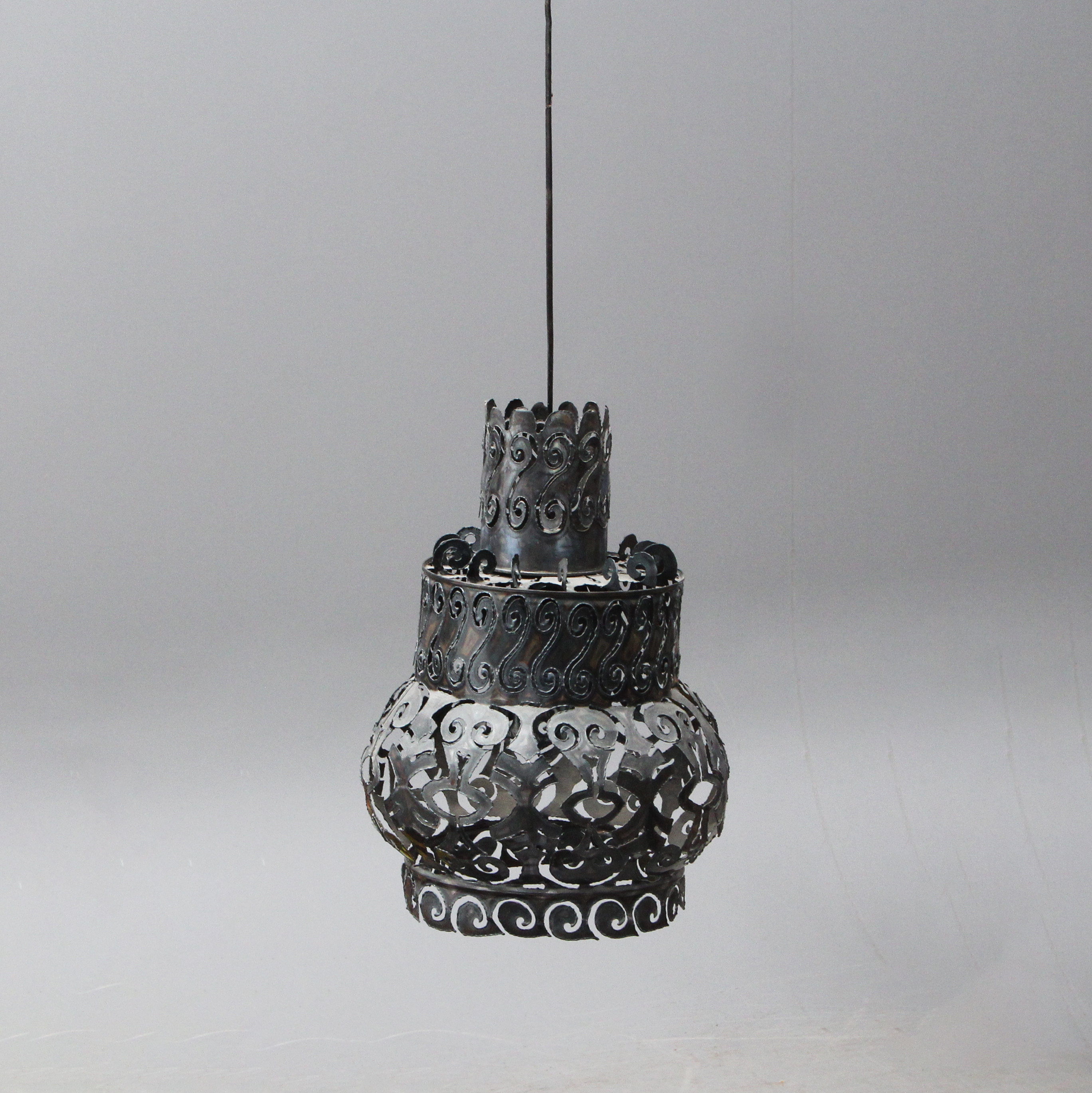 TAKLAMPA, metallplåt.