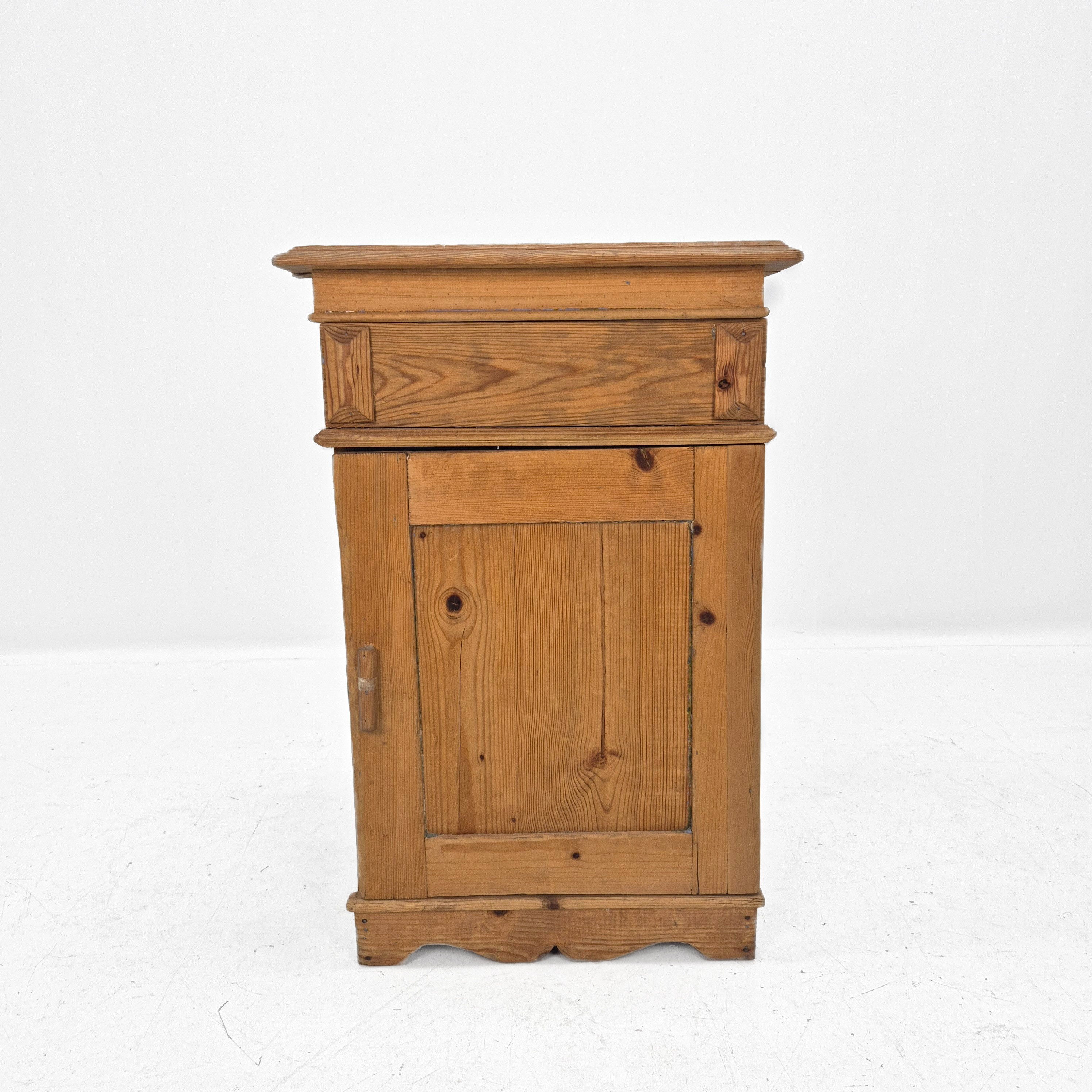 POTTSKÅP , fura, 1800/1900 tal.