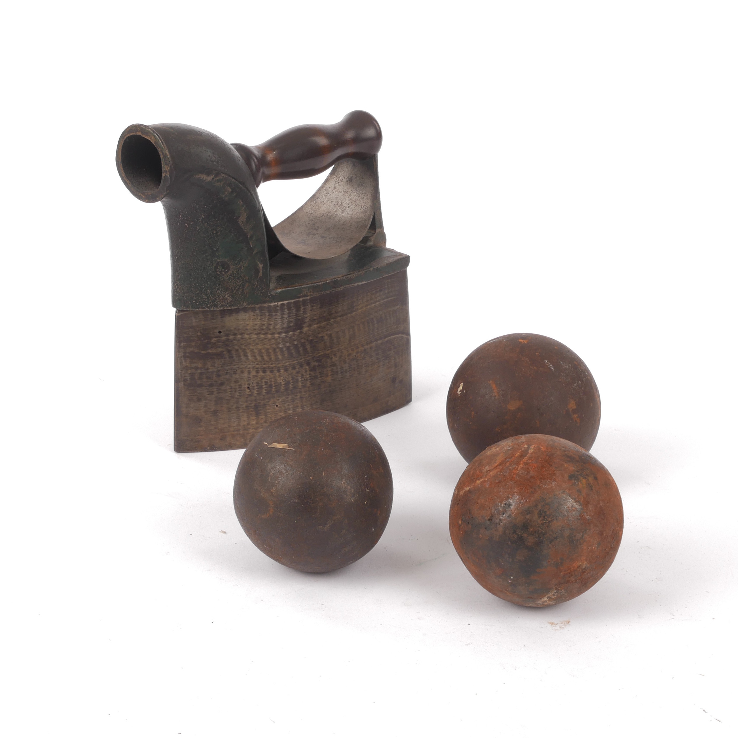 STRYKJÄRN OCH SENAPSKULOR, 4 st, 1800-tal.