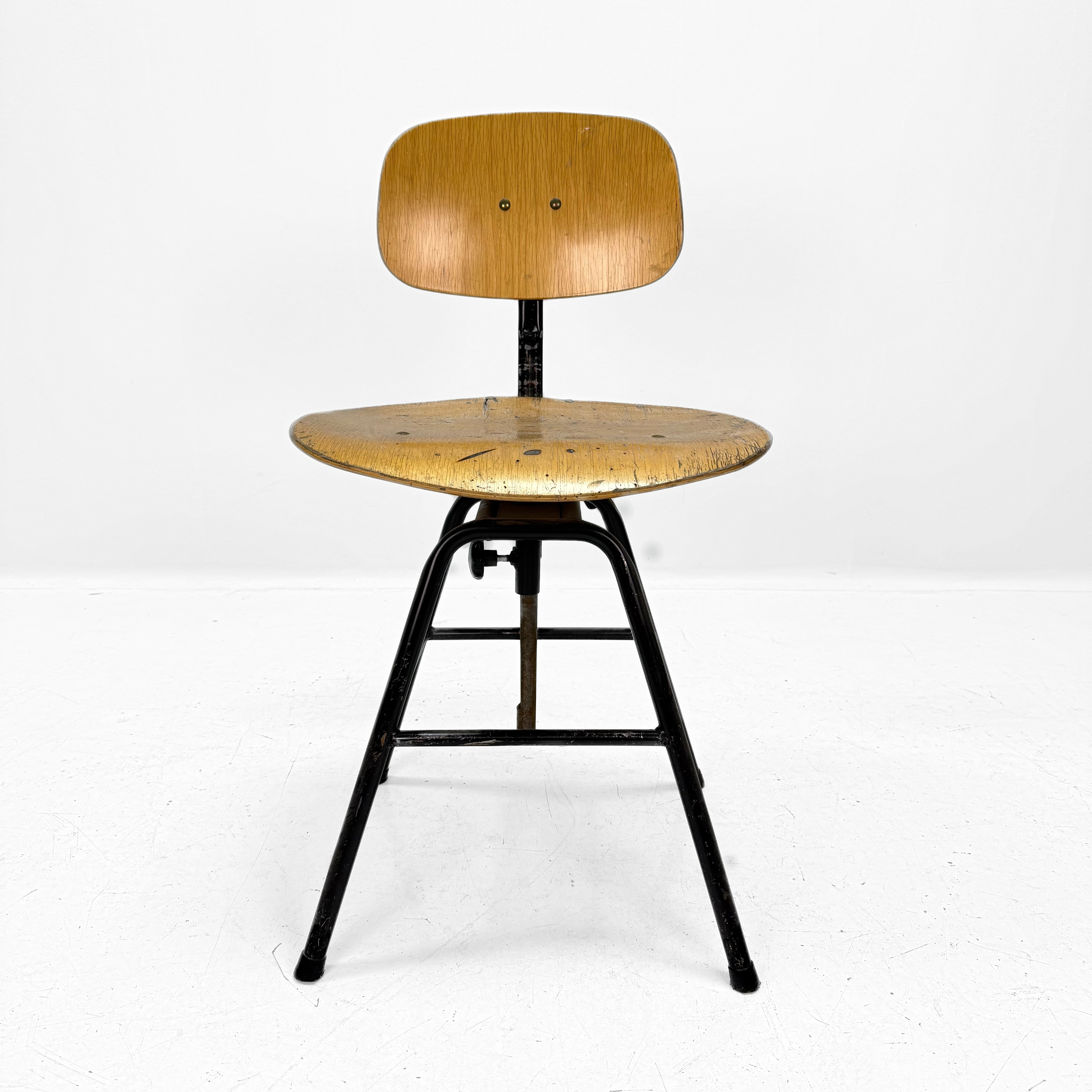 INDUSTRISTOL, Gislaved , Trä. metal, industridesign 1950/60 tal.