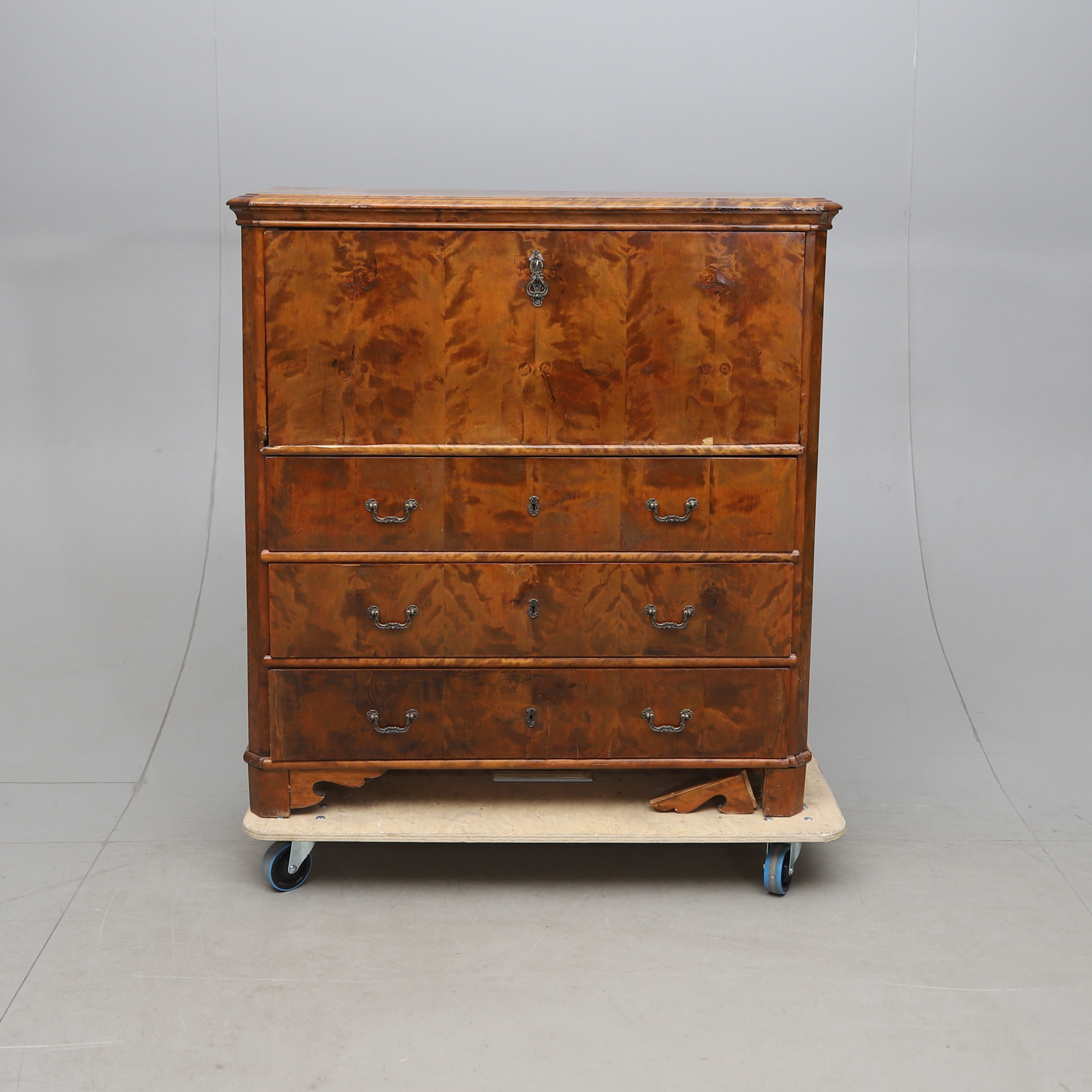 CHIFFONJÉ, Valnötsfanér, 18/1900-tal.