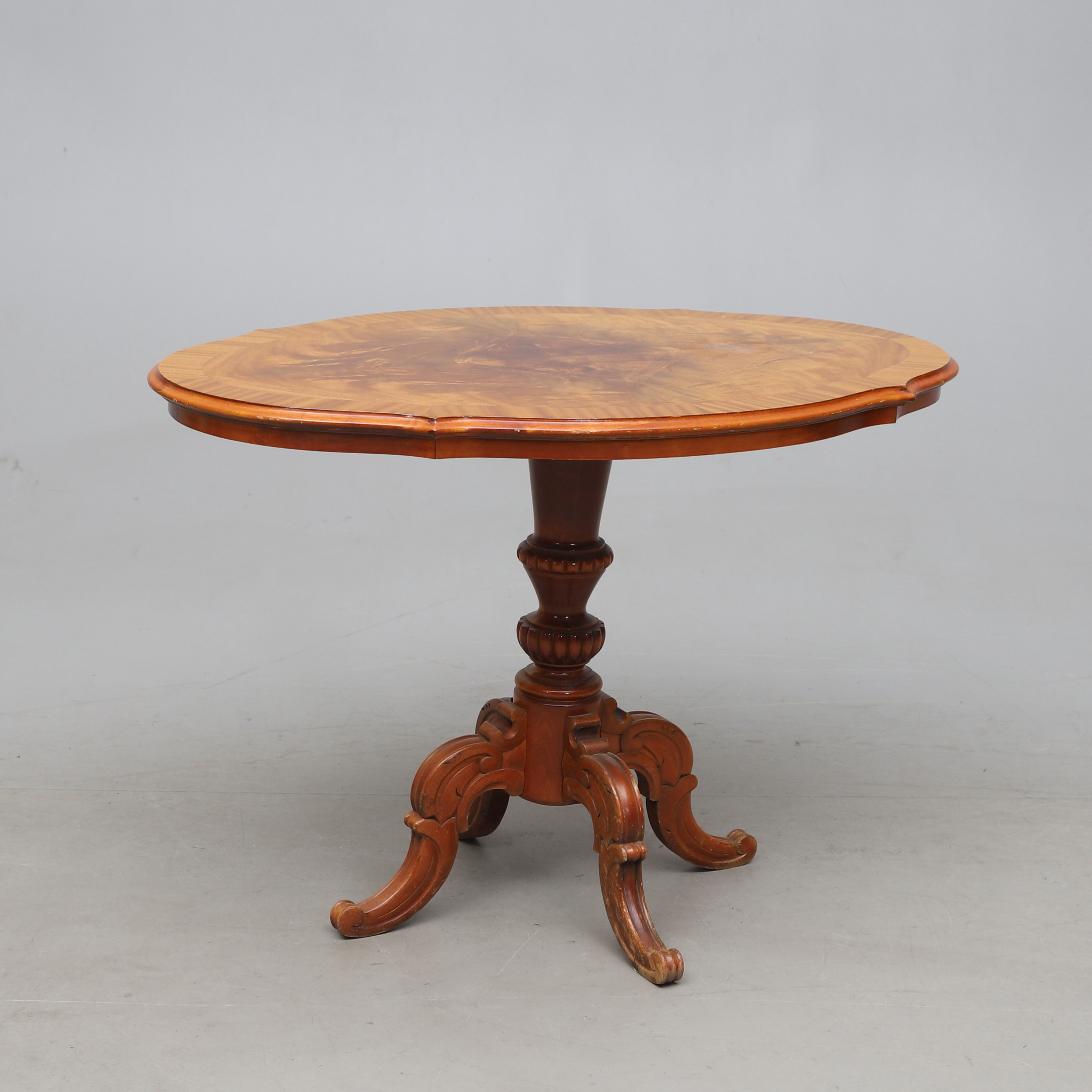 PELARBORD, mahogny, 1900-talets andra hälft.