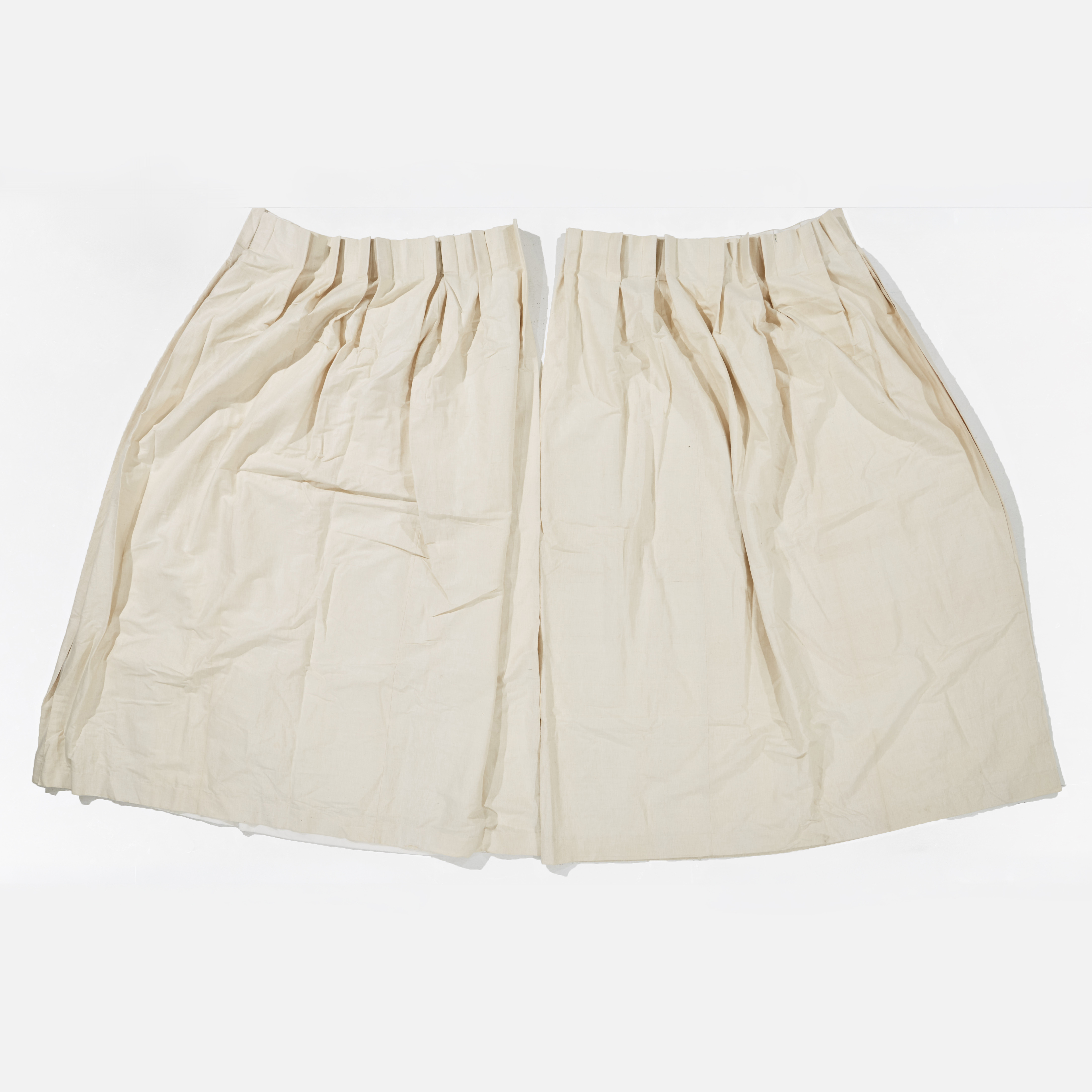 GARDINER, 2 längder, ljus linnetextil, fodrade.