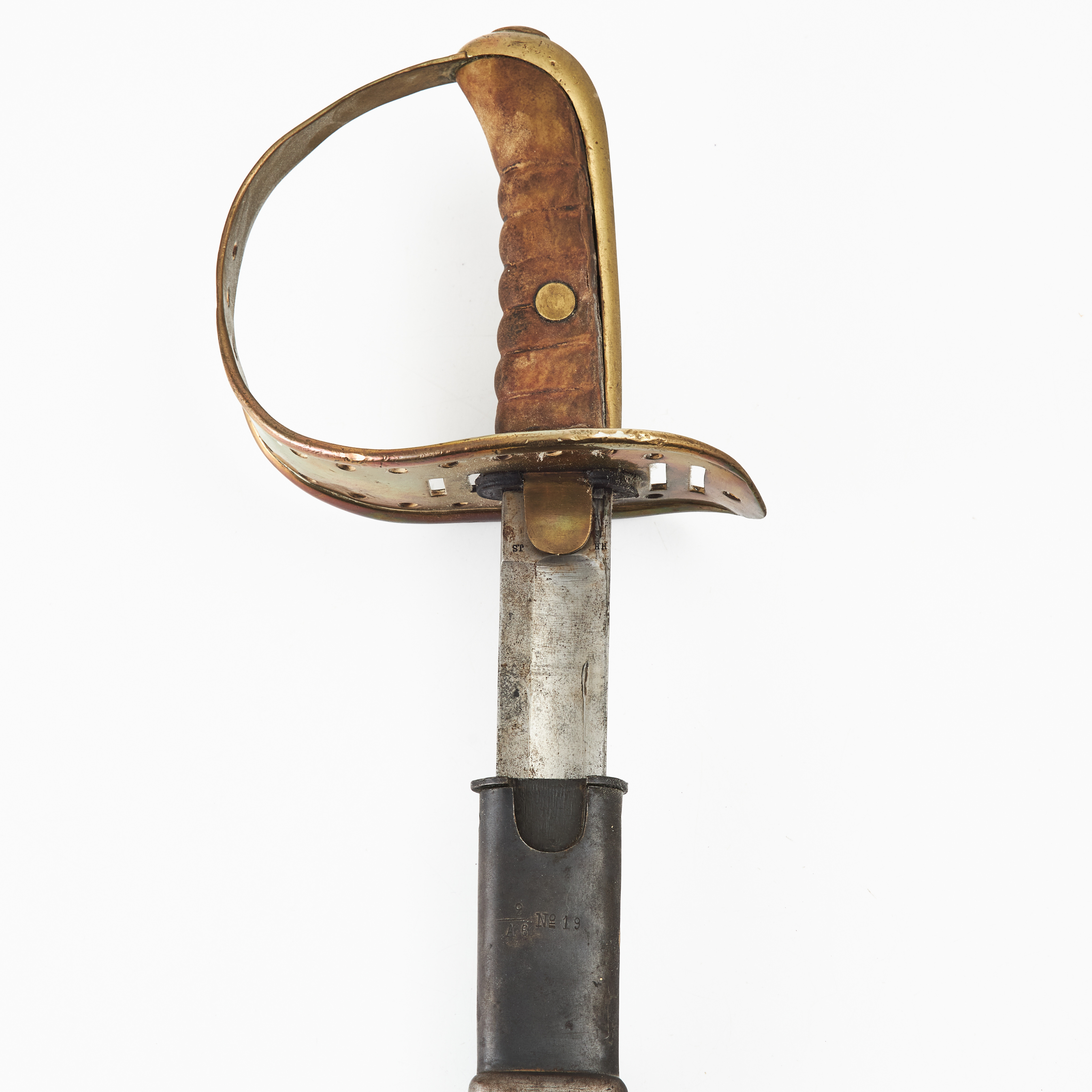 SABEL, svensk m/1867 för kavallerimanskap, med svärtad stålbalja, fästet märkt H.H. samt J.S.