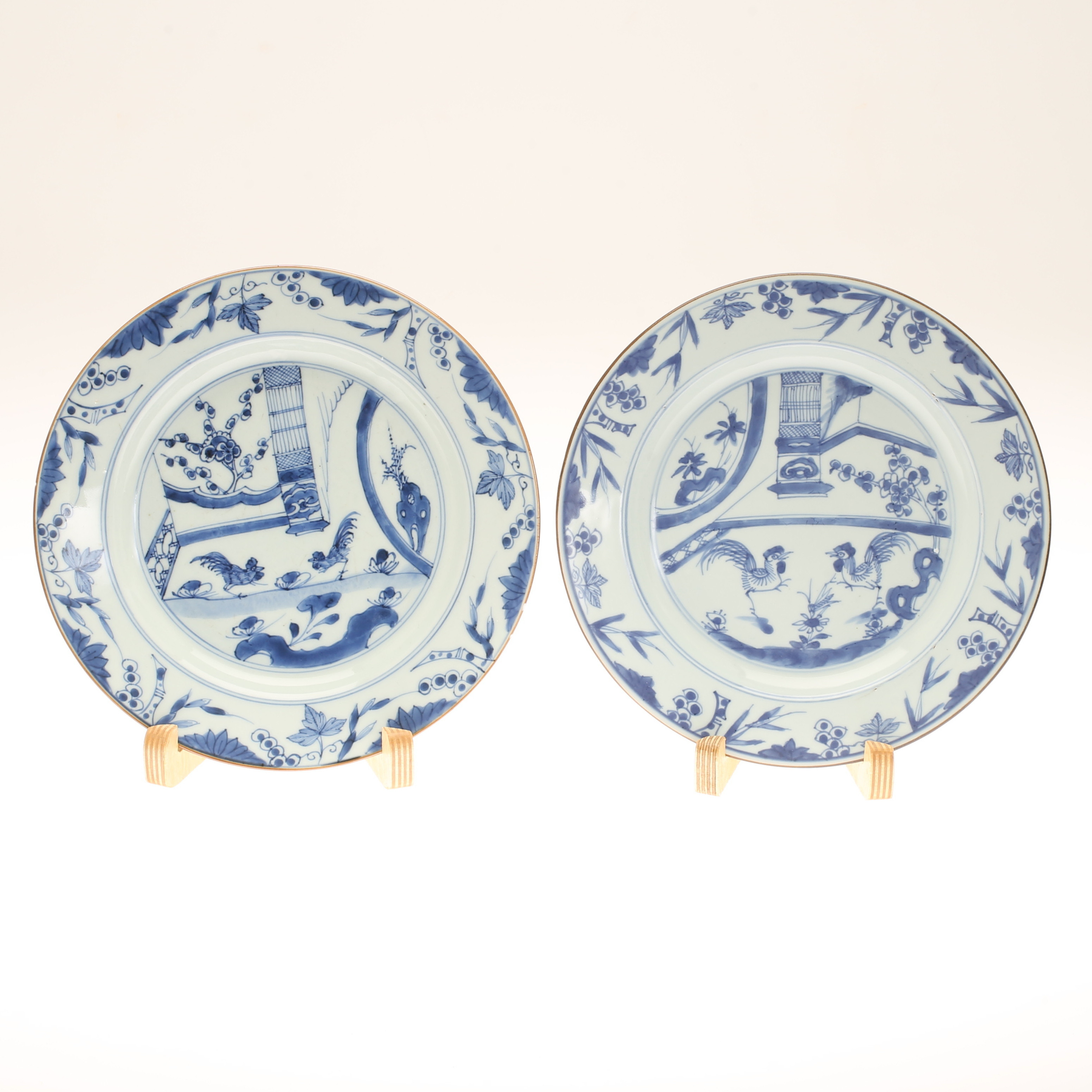 TALLRIKAR, 2 stycken, porslin, Kina, Qianlong (1736-1795). .