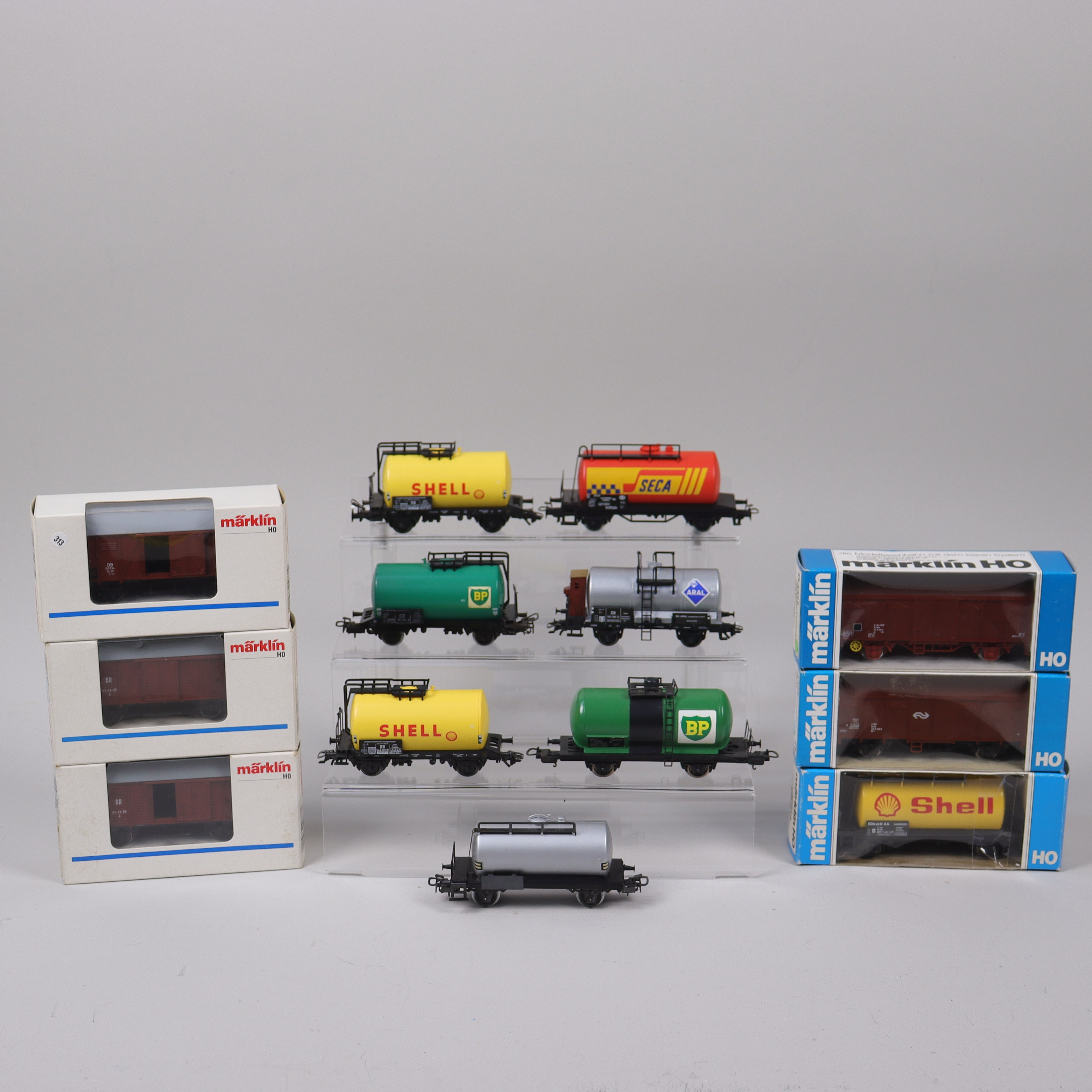 MODELLJÄRNVÄG, Märklin, vagnar, SECA, BP, Aral, Shell mm, 13 st.
