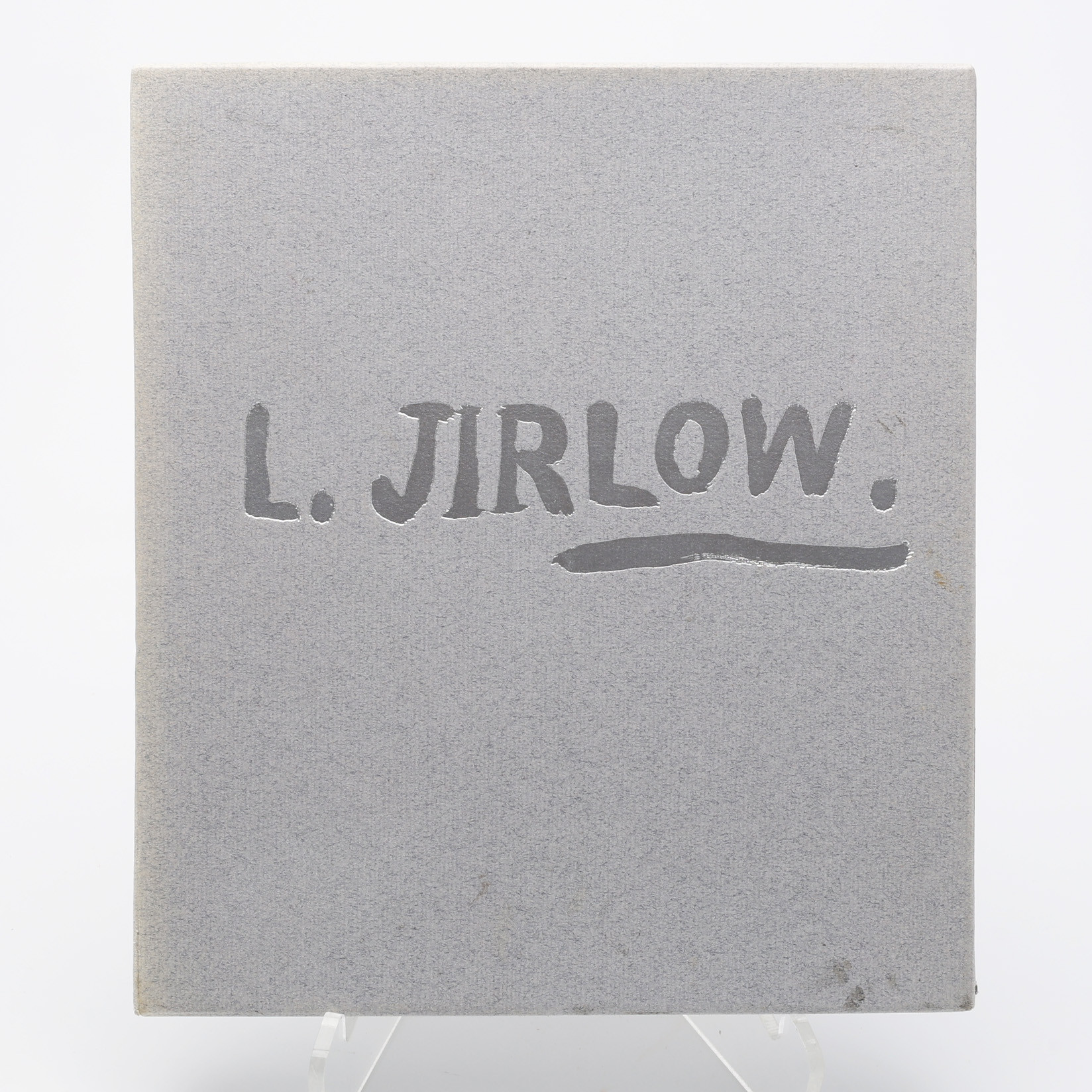 BIBLIOFILI. GÖRAN SELLGRENS LENNART JIRLOW - TABLÅER UR ETT MÅLANDE LIV MED EN KOLORERAD ORIGINALLITOGRAFI. Nr. 208 AV 350 EXEMPLAR SIGNERAT I KOLOFONEN AV LENNART JIRLOW.
