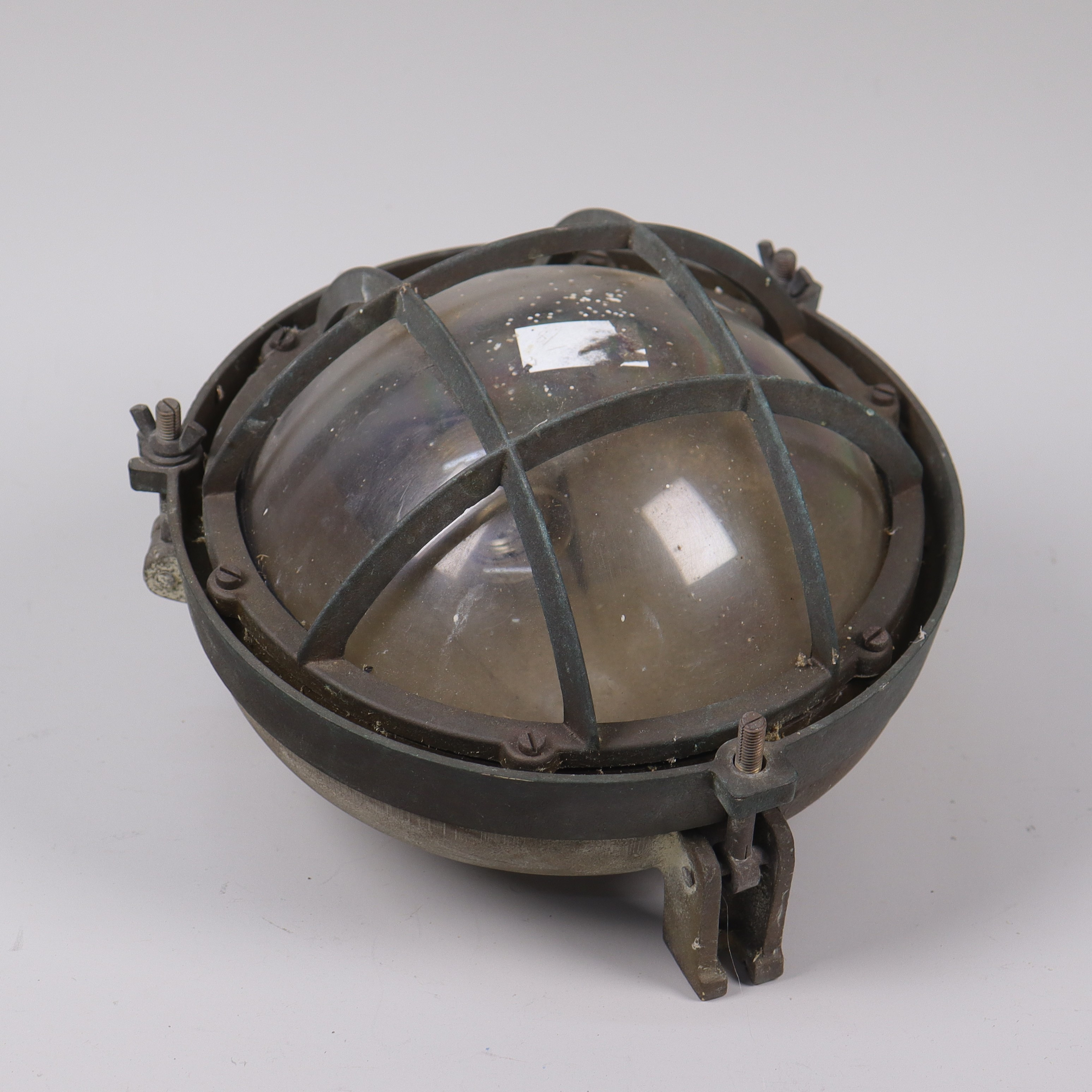 SKEPPSLAMPA / DÄCKSBELYSNING, mässing och glas, 1900-tal.