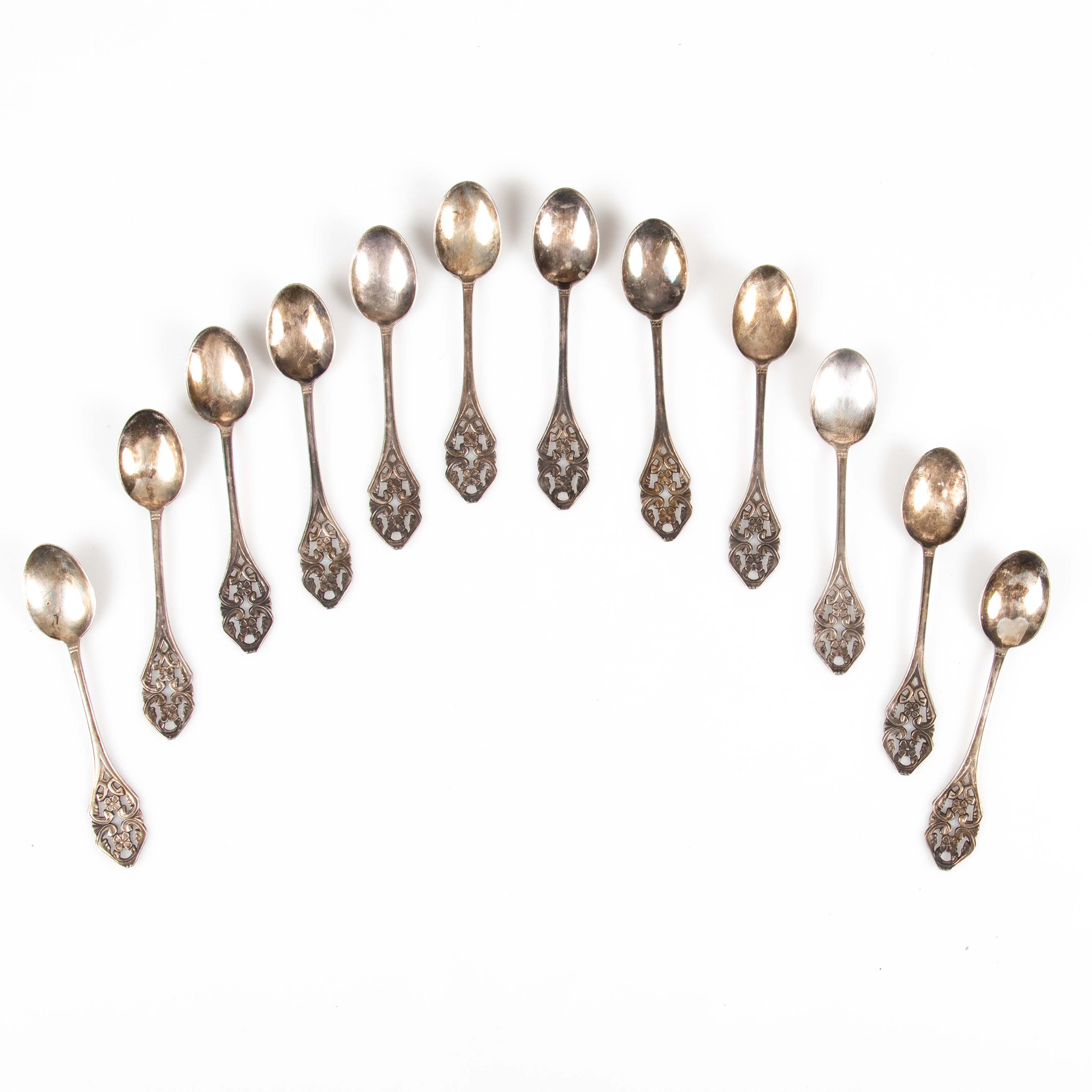 KAFFESKEDAR SILVER. 12 st, "Tosca" Stockholm 1958. Vikt ca 85 gram.