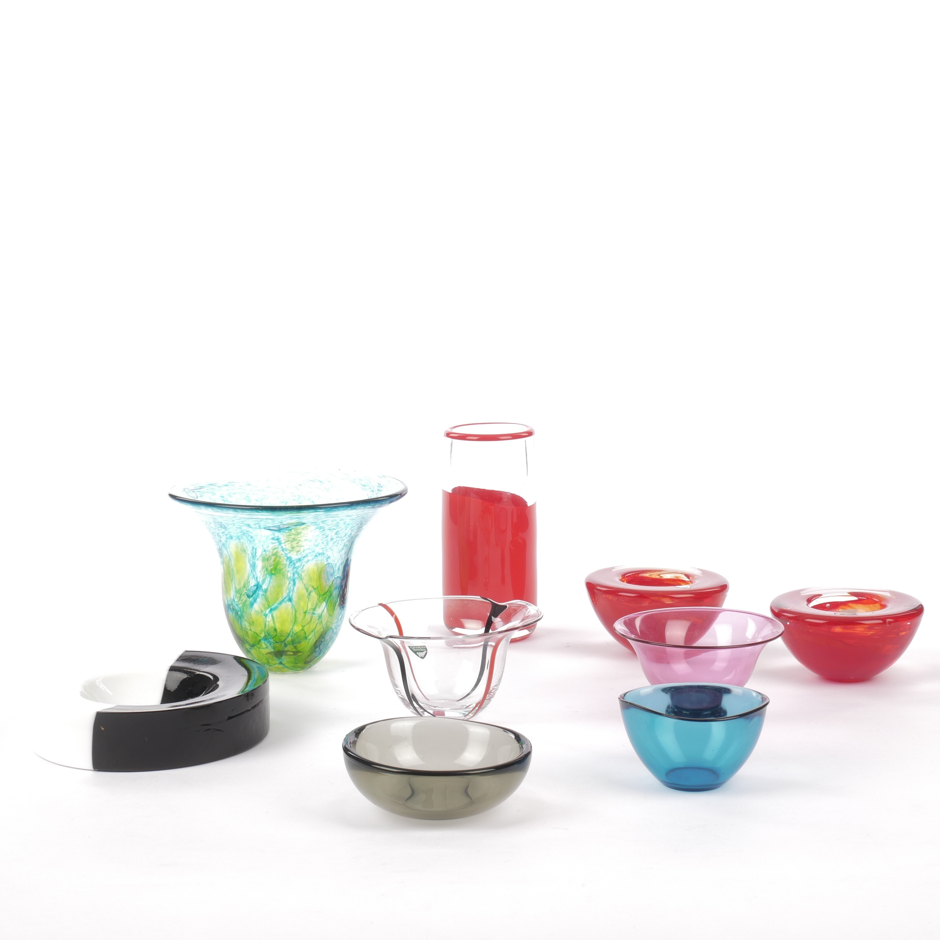 VASER, SKÅLAR, LJUSLYKOR. 9 st, glas, bla Orrefors.