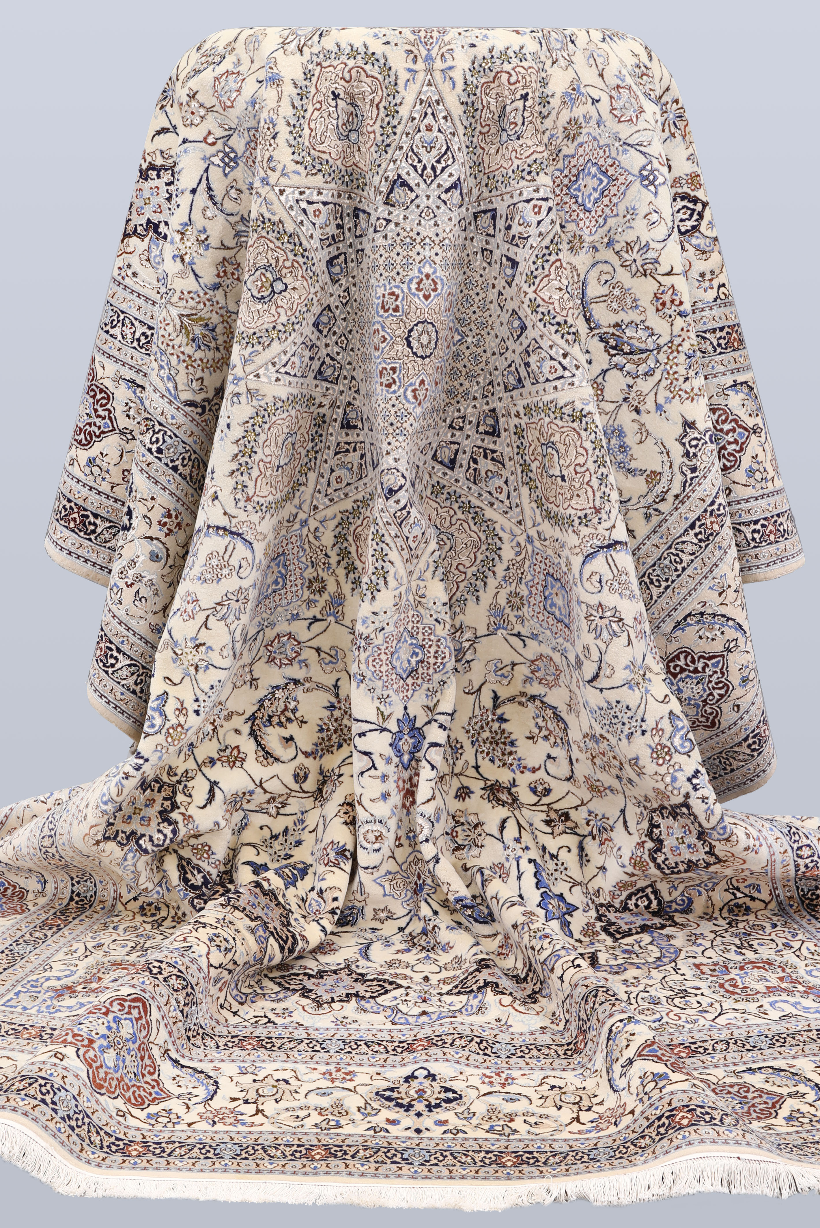 MATTA. Nain part silk, s.k 6LAA ca 1.000.000 knutar/kvm, 364 x 259 cm.