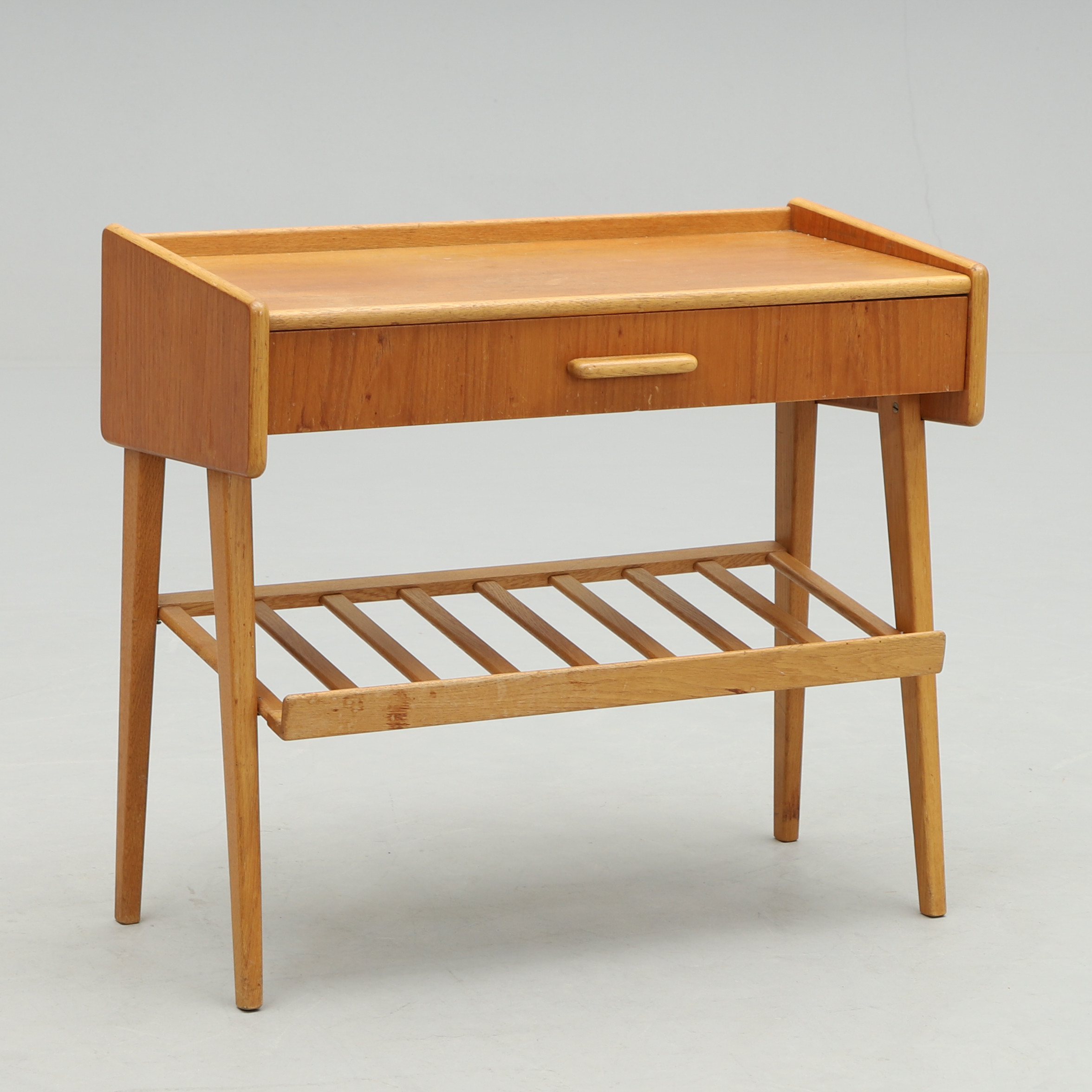 HALLBORD/TELEFONBORD, ek och teak, 1950/60-tal.