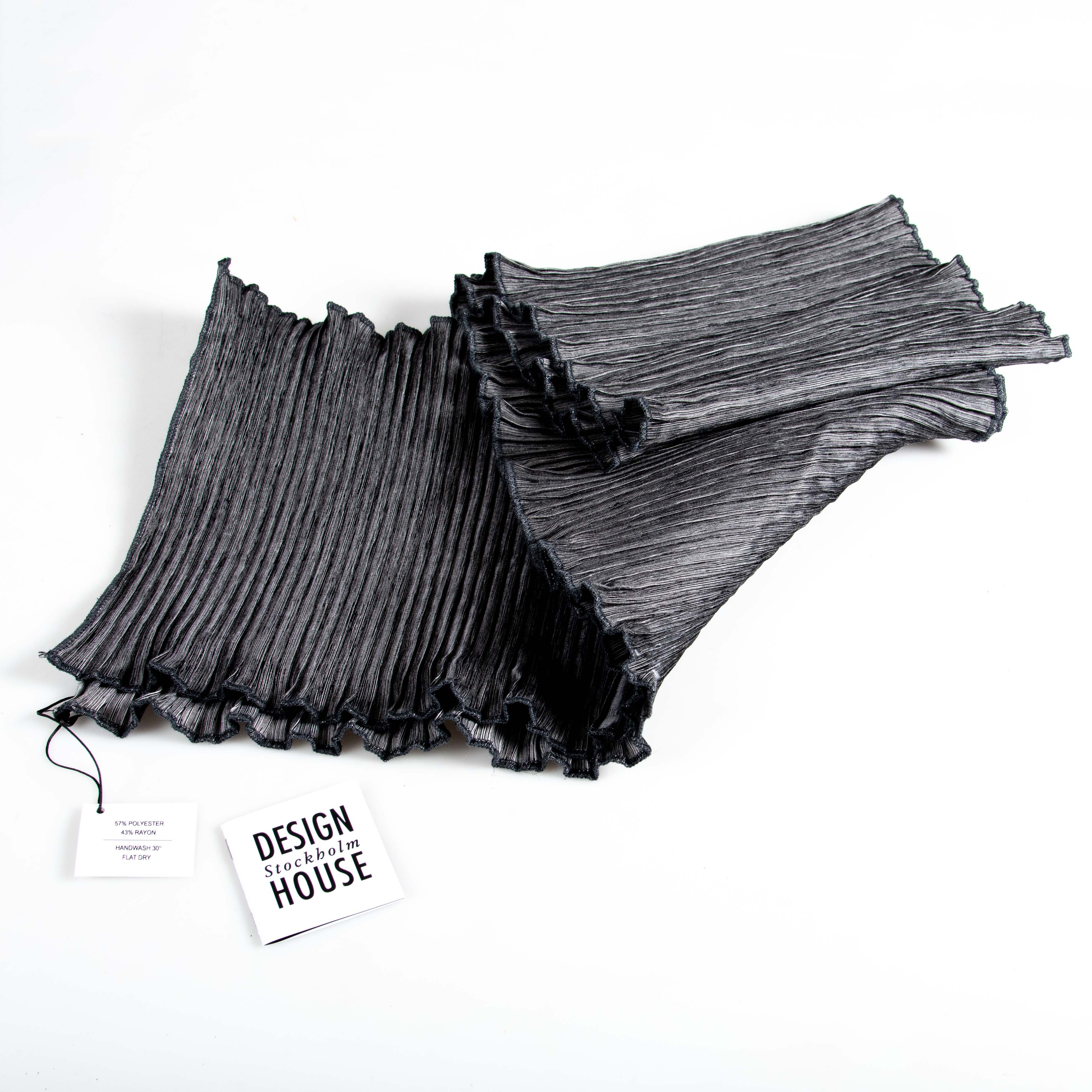 SCARF DESIGN HOUSE STOCKHOLM. Pleato Silver.