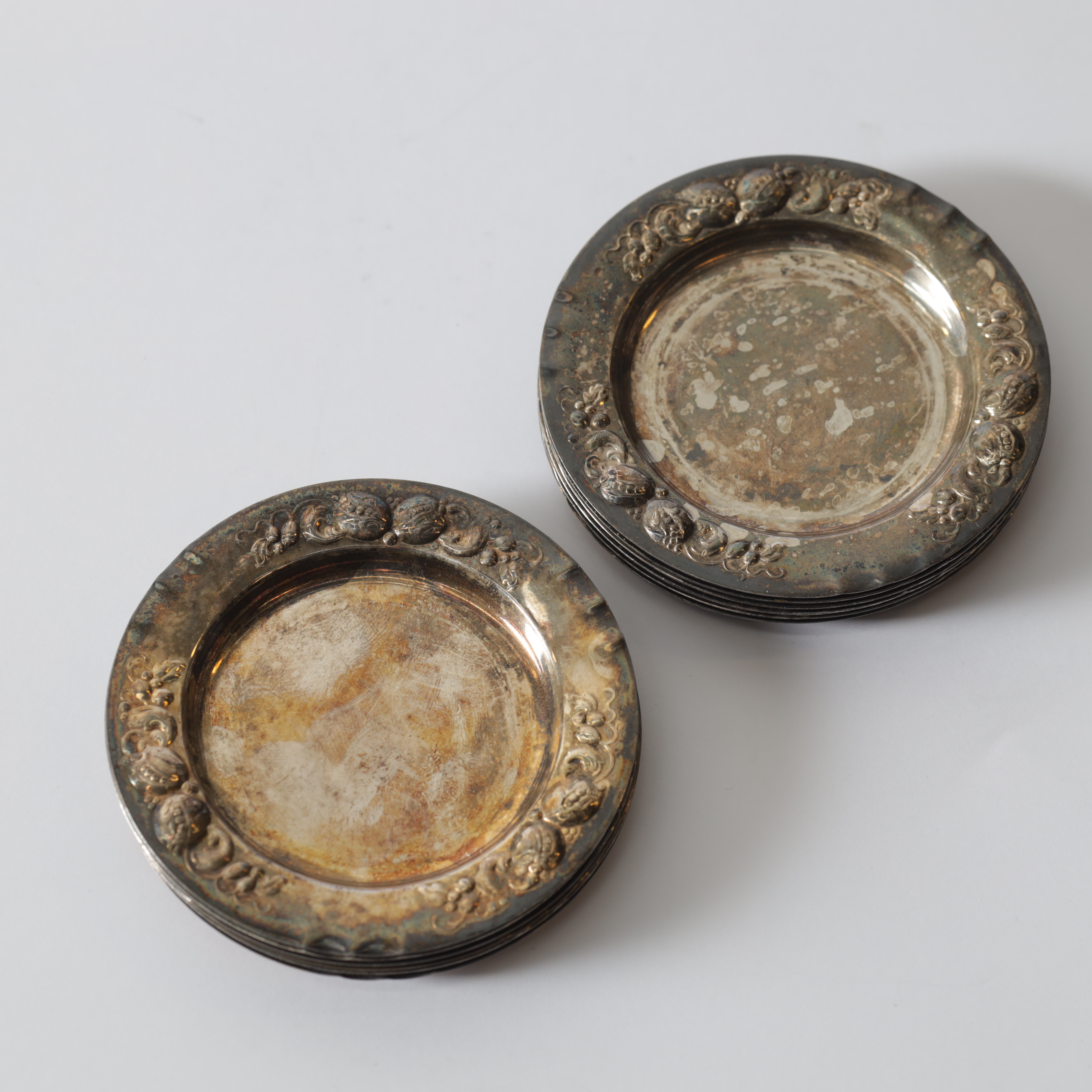 COASTERS, 12 st, nysilver, 1900-tal.