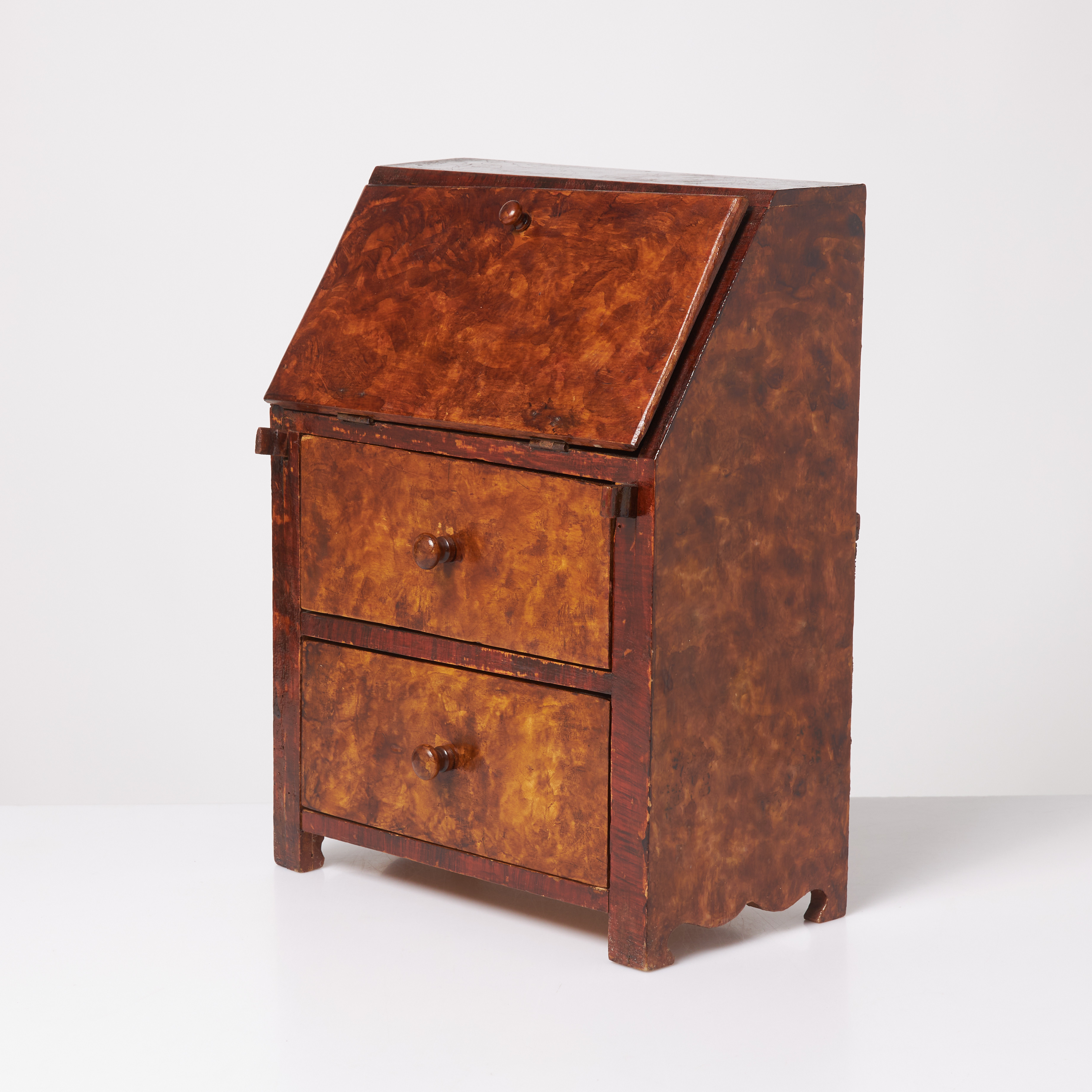 MINIATYRSEKRETÄR, 1800-tal, snedklaff med bakomliggande lådinredning, två lådor.