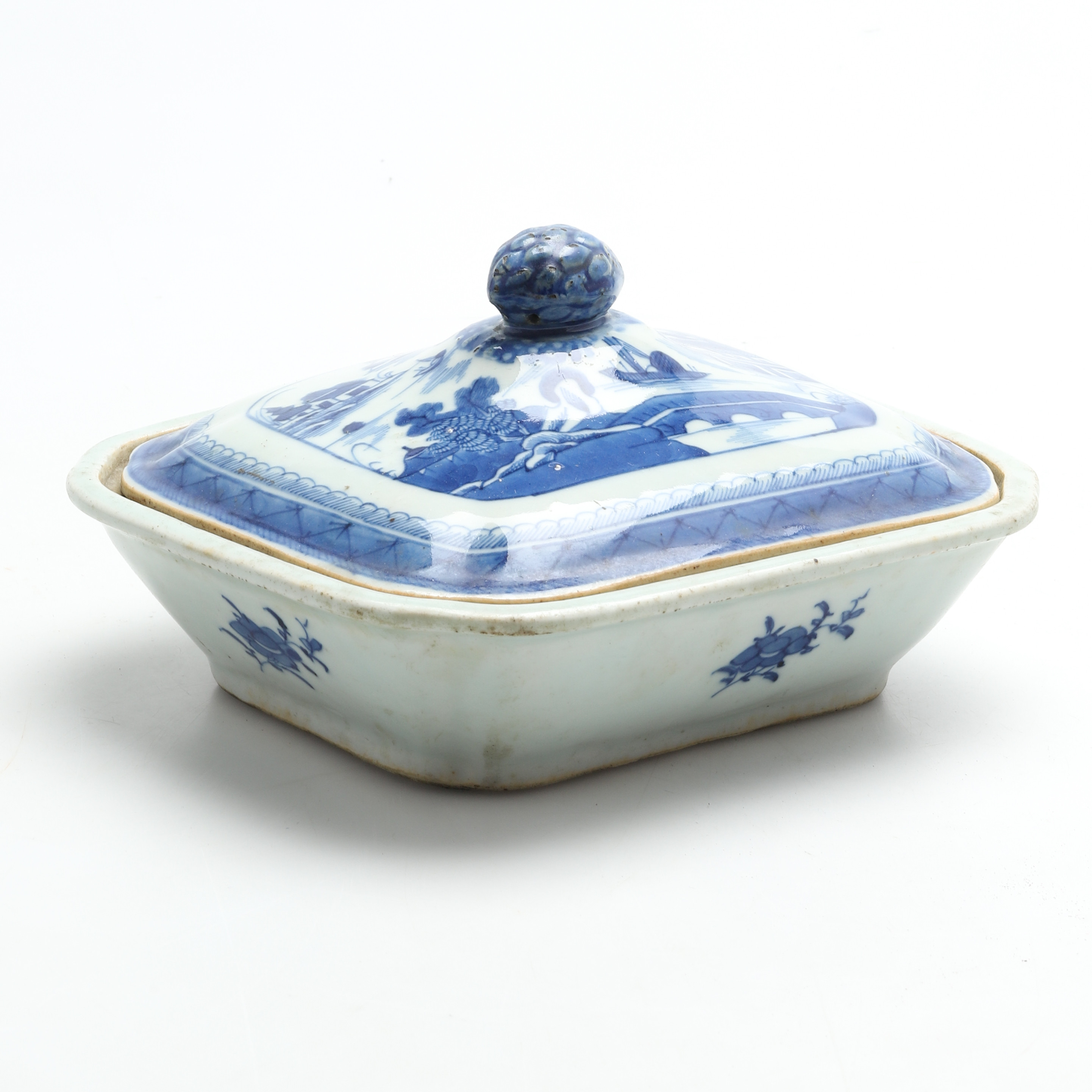 KAROTT MED LOCK, porslin, Kina, Jiaqing (1796-1820).