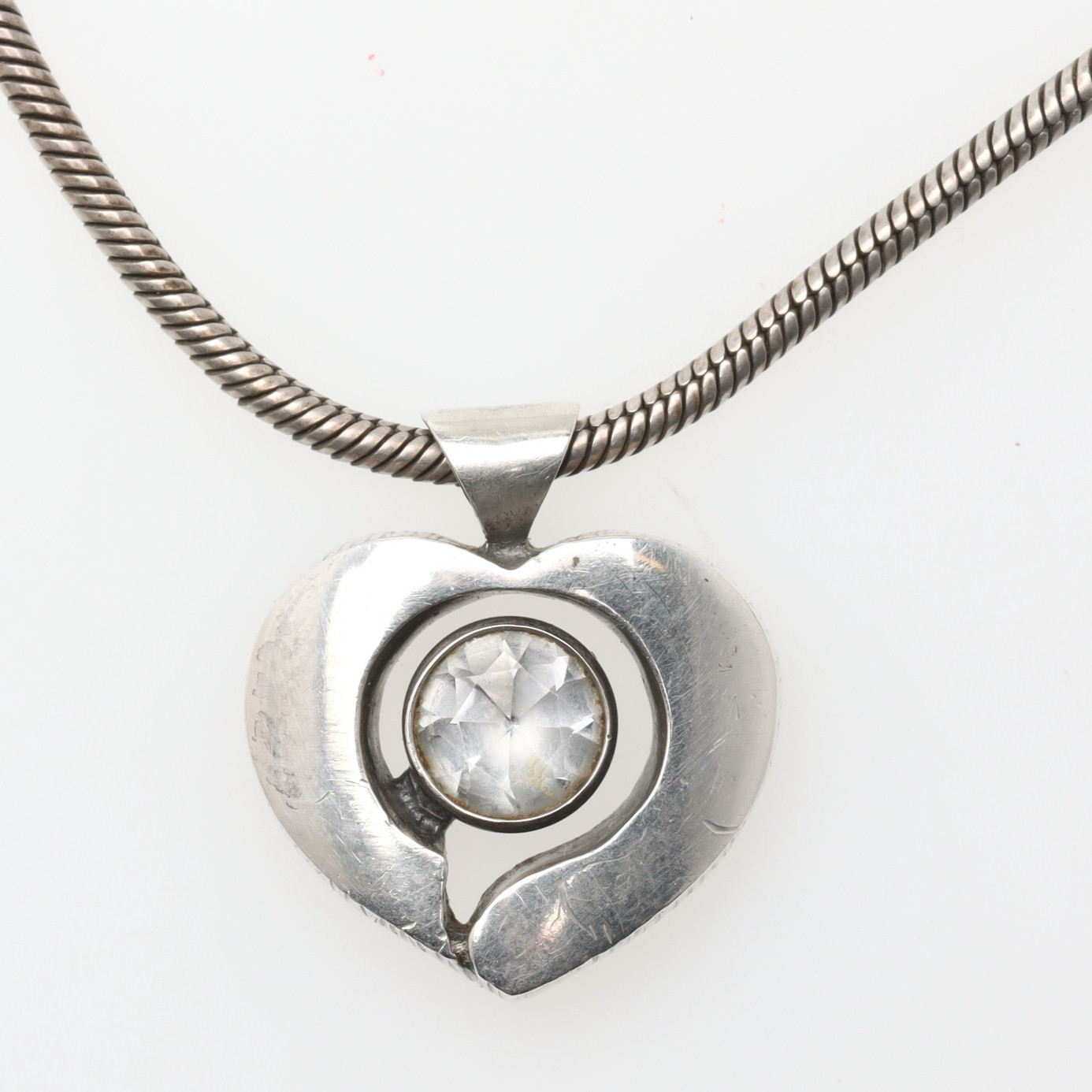 KARL LAINE. Hänge med kedja, silver & bergkristall, Finland.