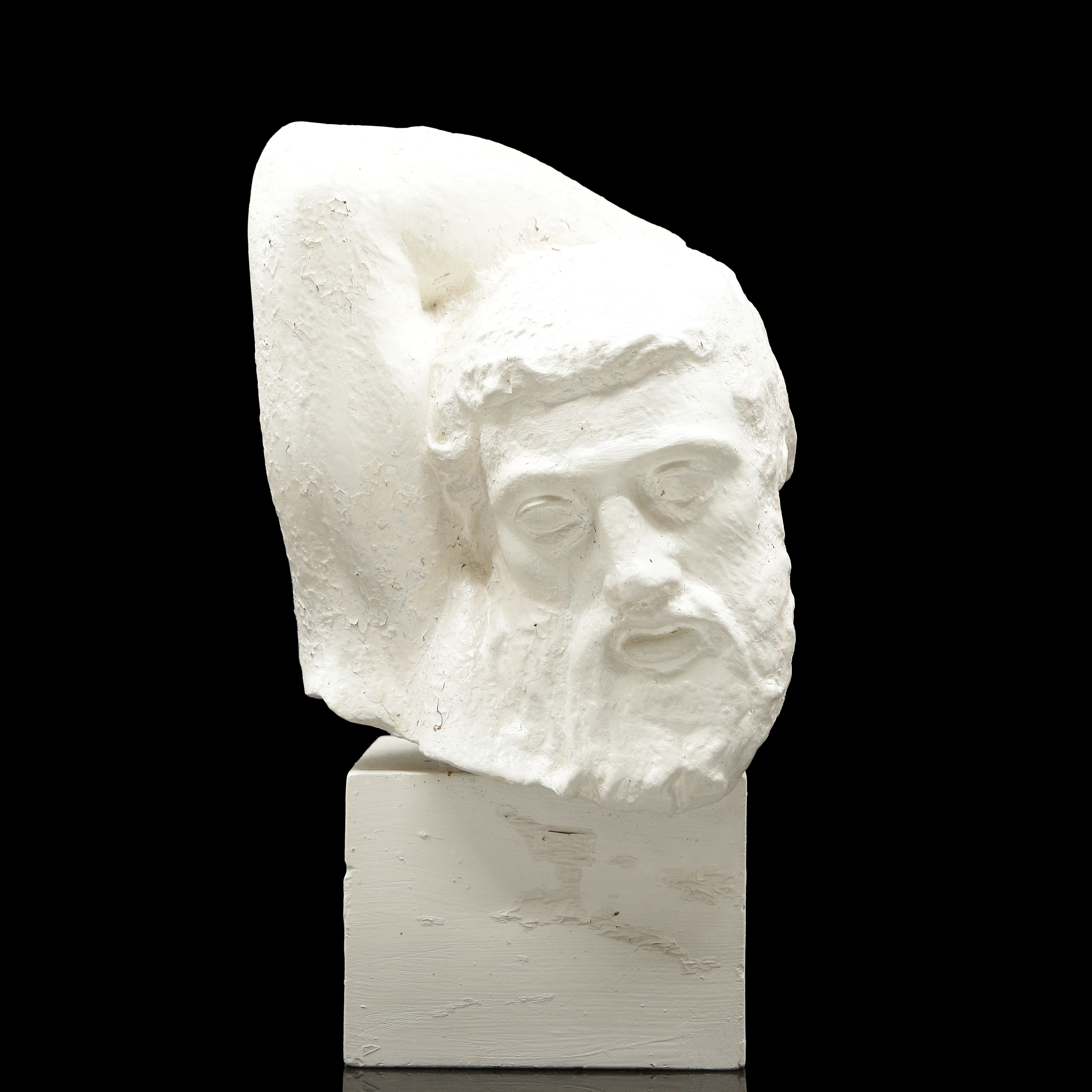 SKULPTUR "KENTAUR HUVUD" (37cm) KONSTMASSA, 1900-TAL.
