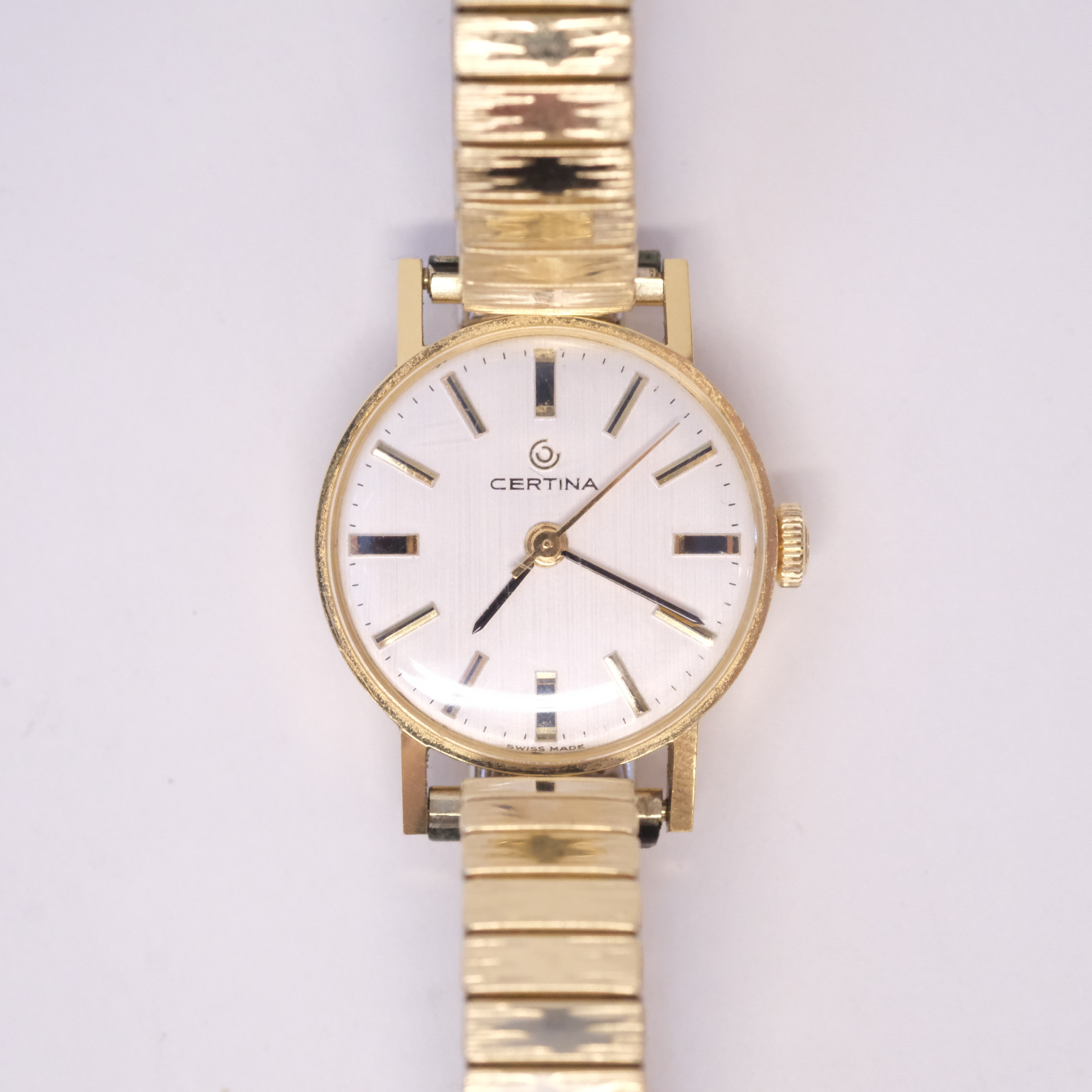 CERTINA. DAMARMBANDSUR. 18K GULD. MANUELL.