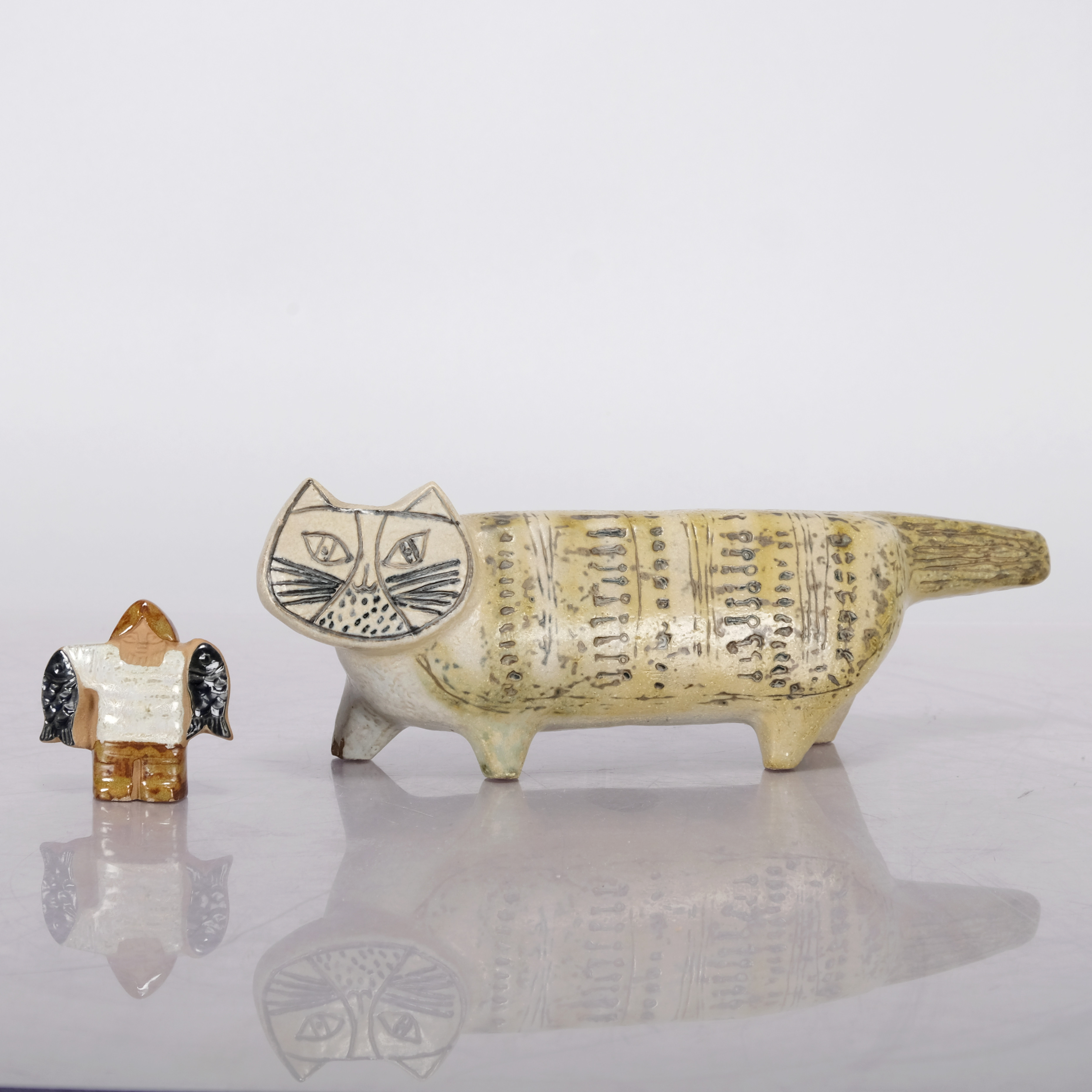 LISA LARSON. Figuriner, 2 st, stengods, katt och fiskare. Gustavsberg.