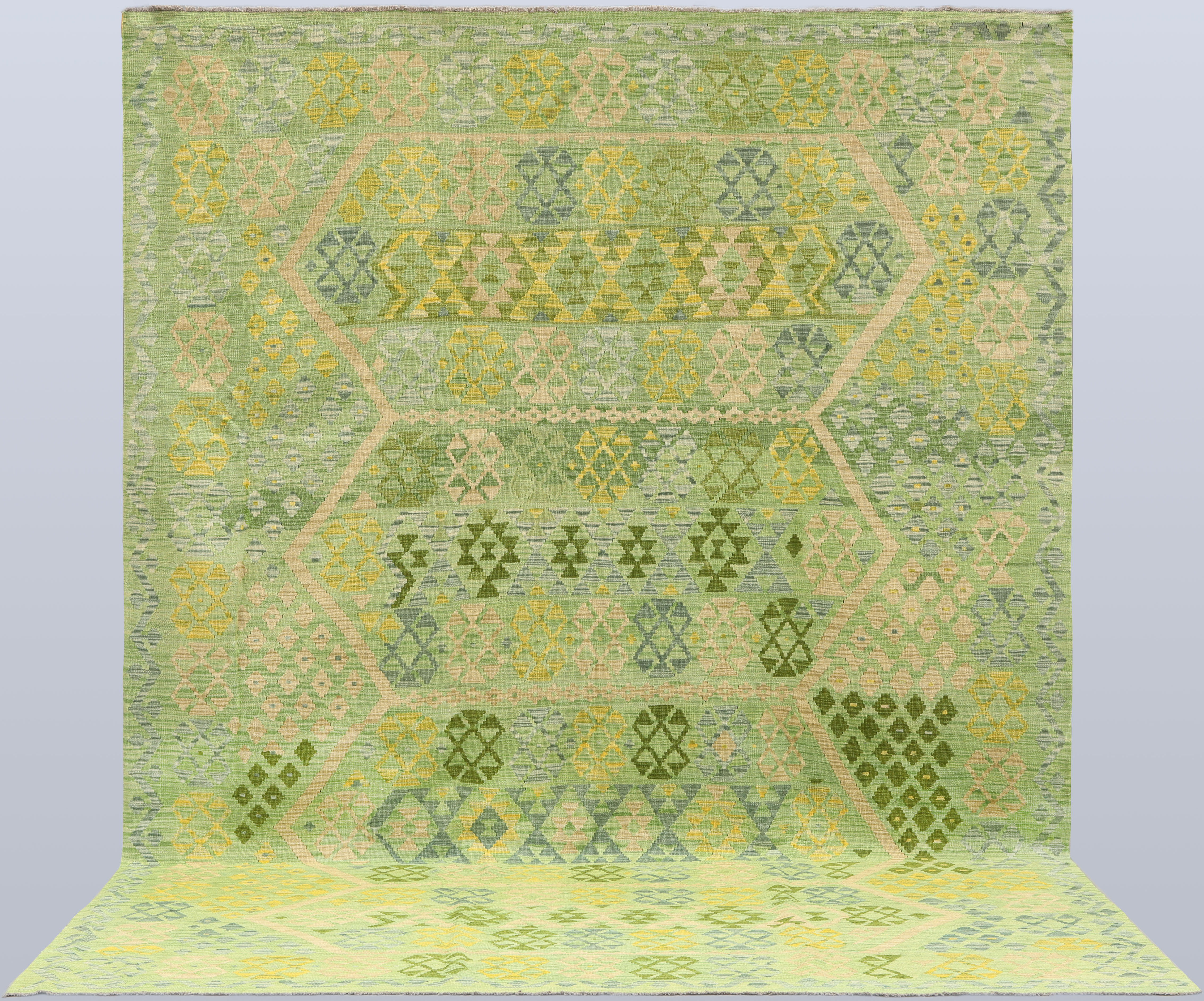 MATTA. Kelim klassisk design, 361 x 258 cm.