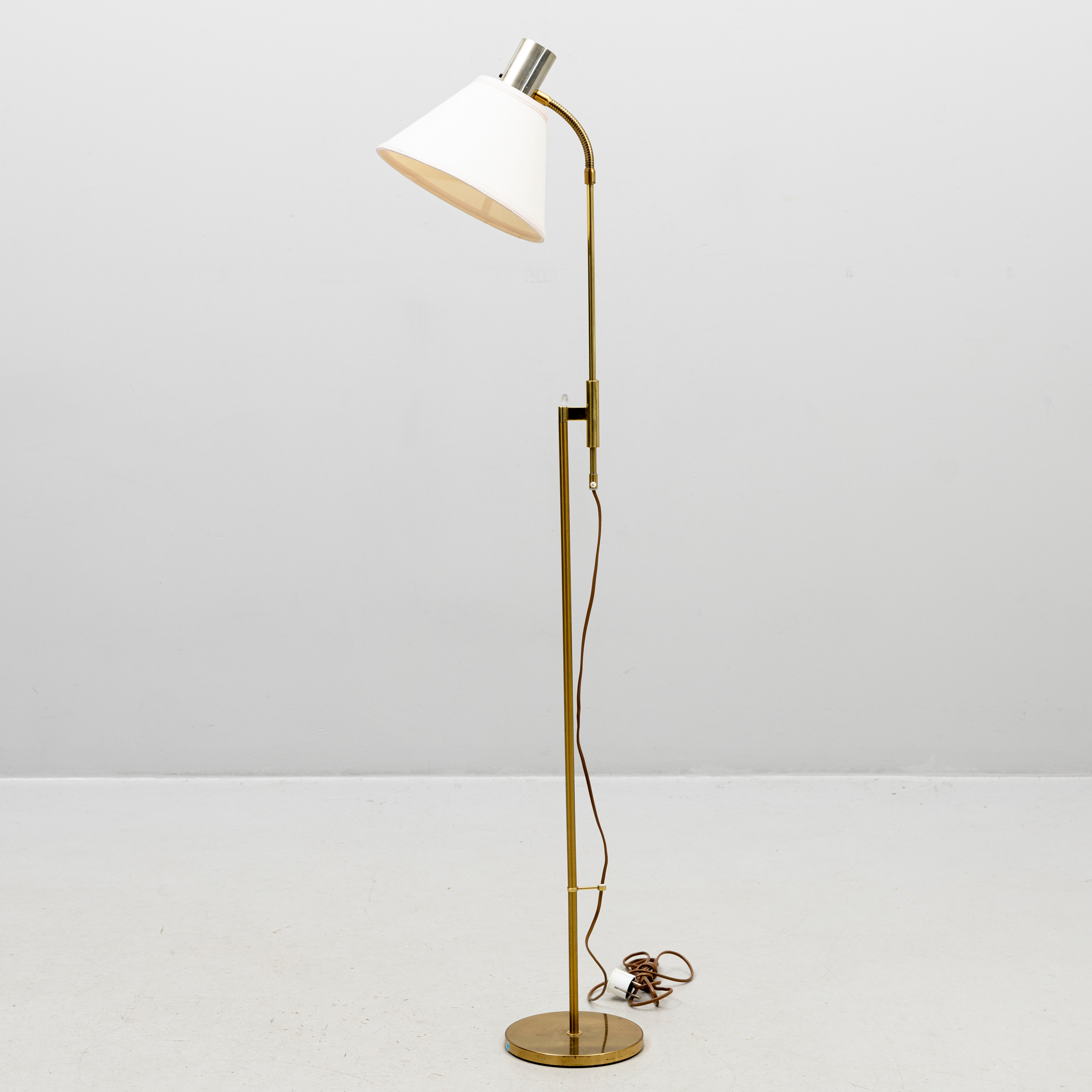 GOLVLAMPA, modell nr 4426, MAE, Möllers Armatur, Eskilstuna, 1900-talets andra hälft.