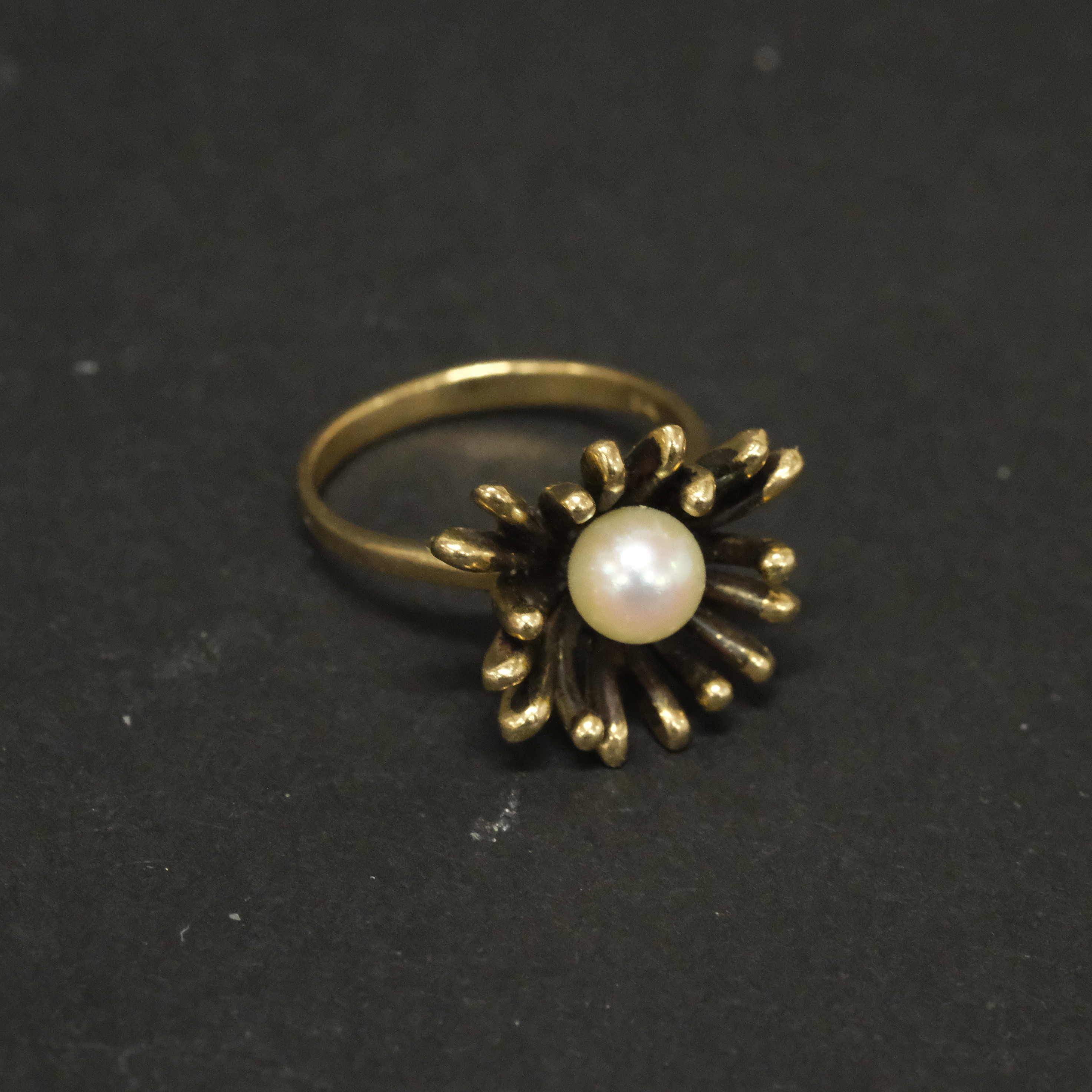 RING MED PÄRLA, 10K GULD.