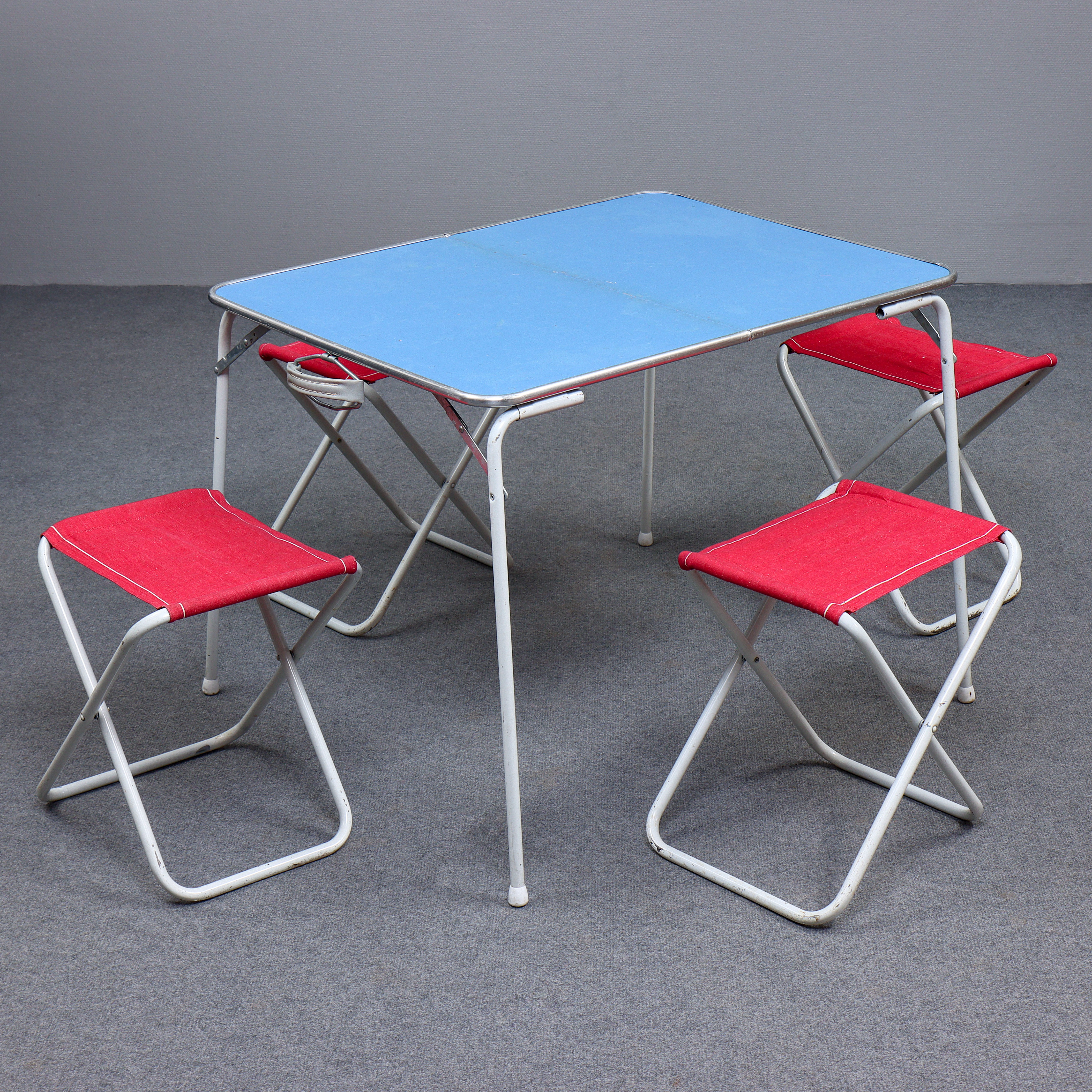 CAMPINGBORD MED 4 STOLAR, ORIGO ORIGINALKARTONG, 1960-TAL.