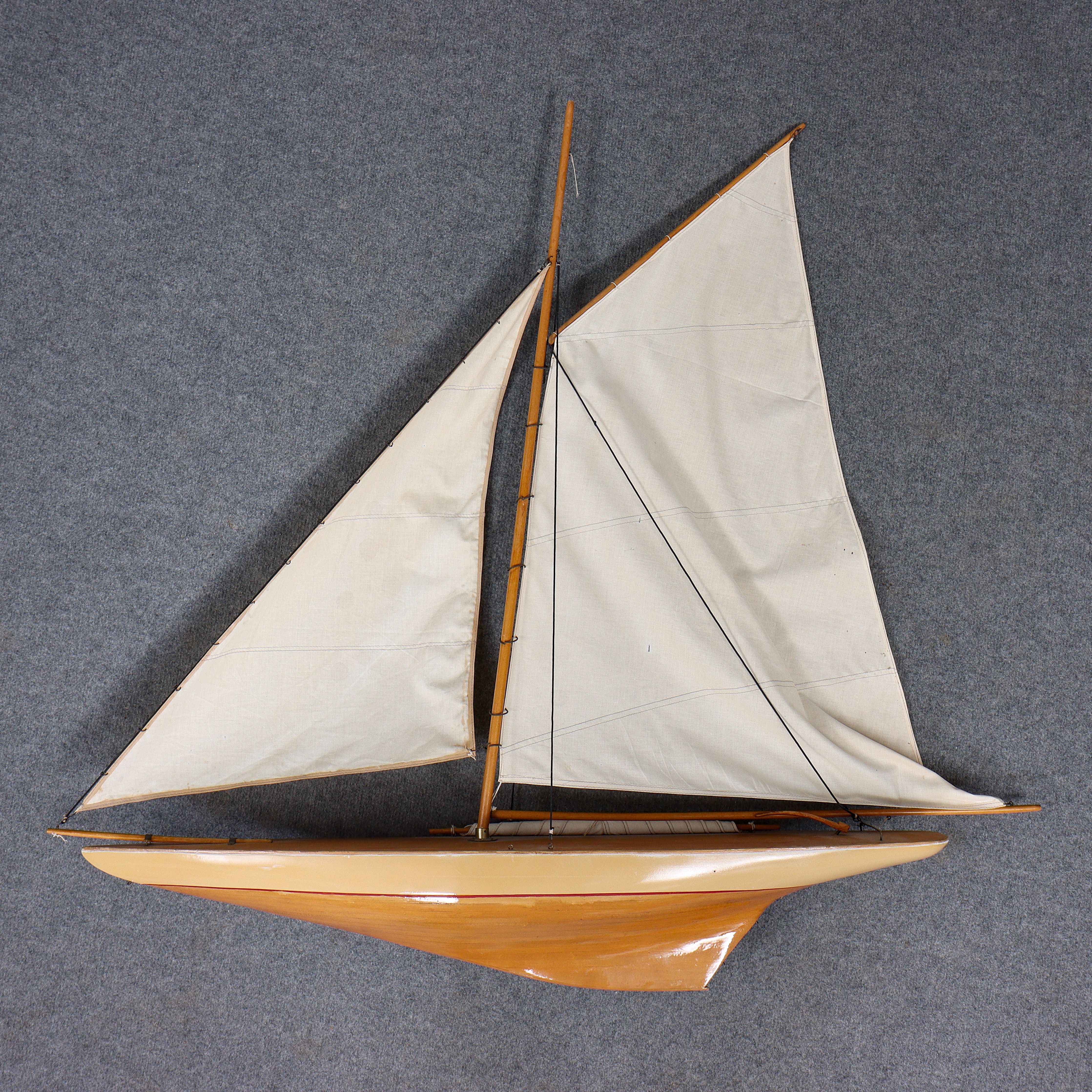 MODELLBÅT (106cm) "SEGELBÅT" TRÄ, 1900-TAL.