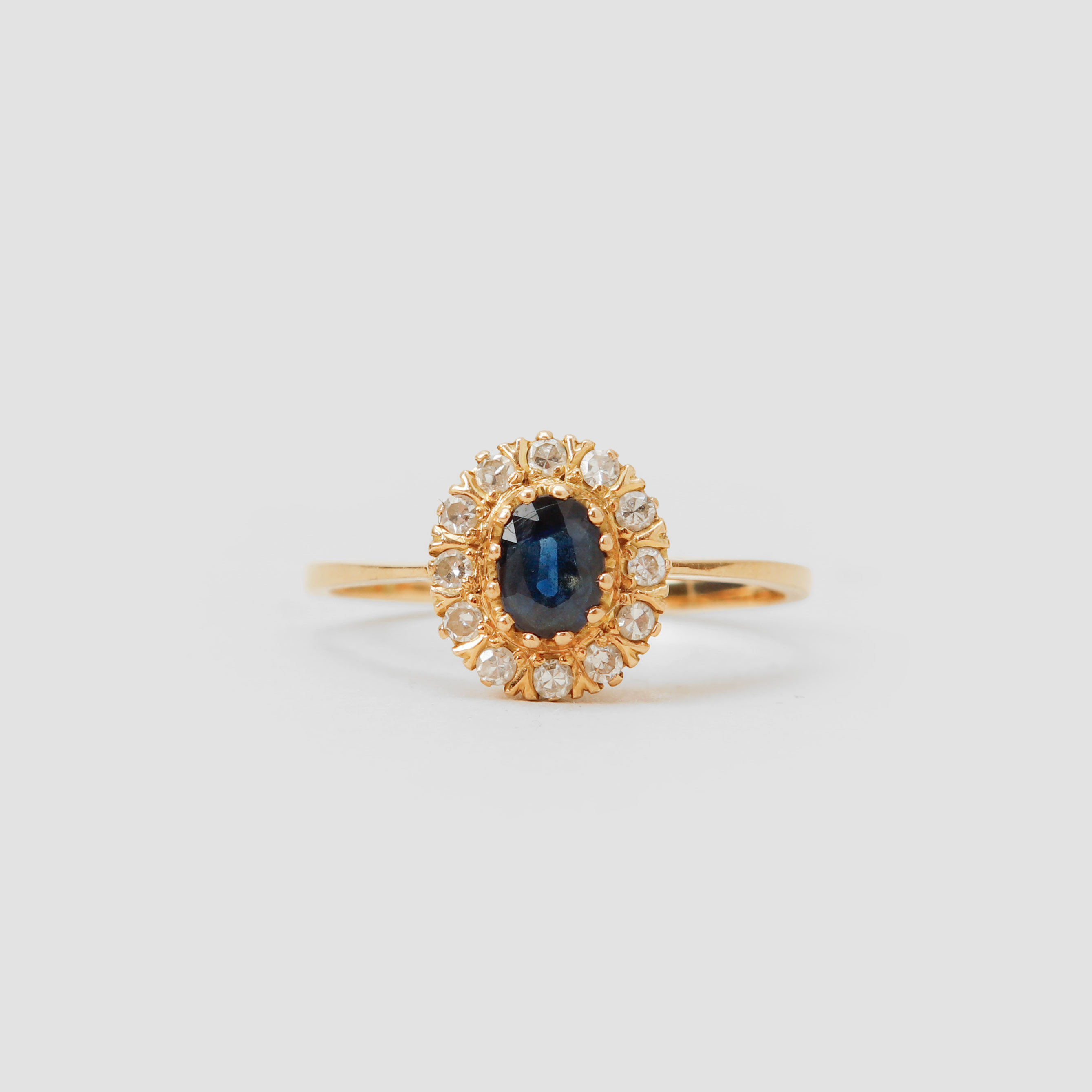 RING, 18k guld, diamanter, safir, vikt ca 2,4 gram.