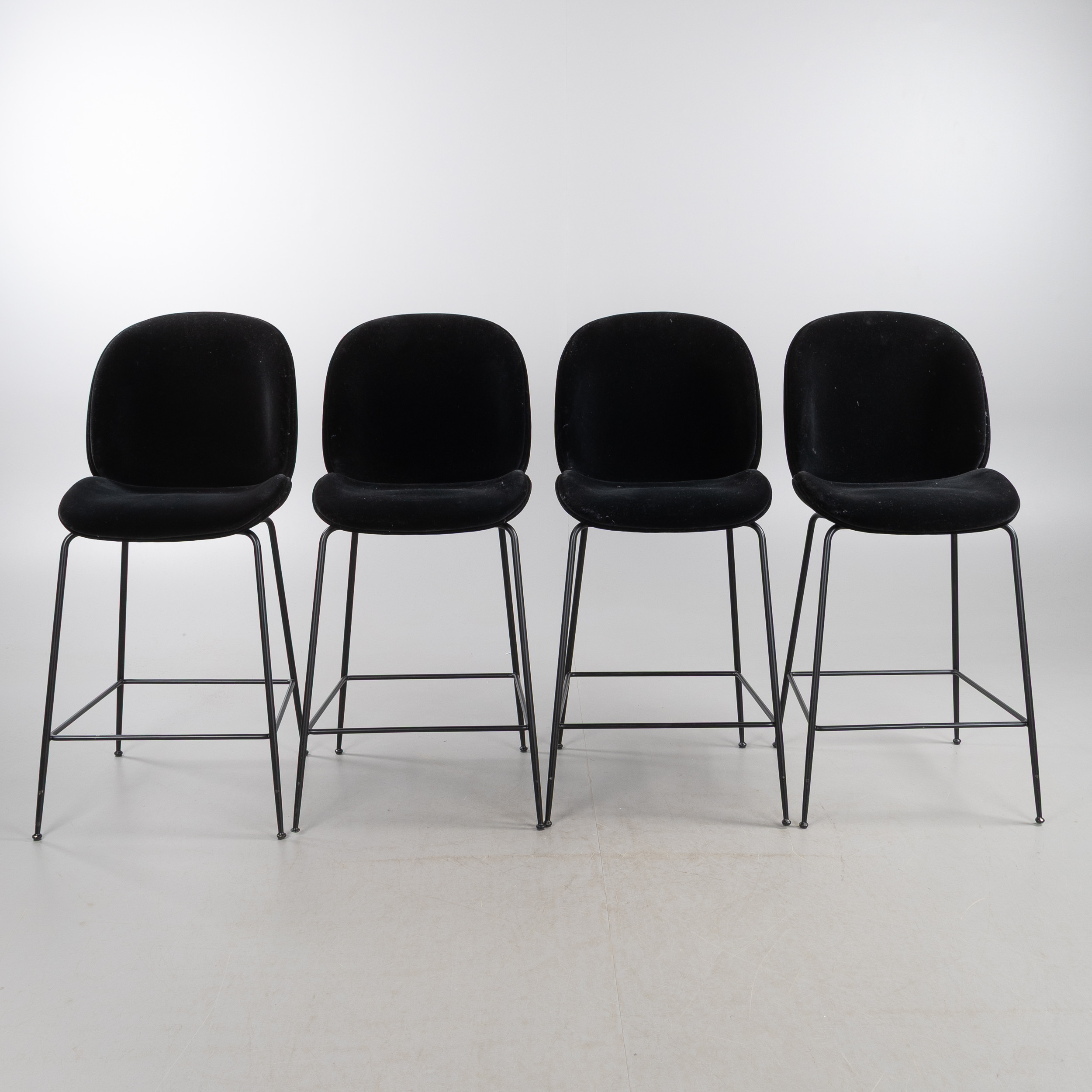 STINE GAM & ERNDICO FRATESI (GAMFRATESI). "Beetle Counter Chair", barstolar, 4 stycken, GUBI, samtida.