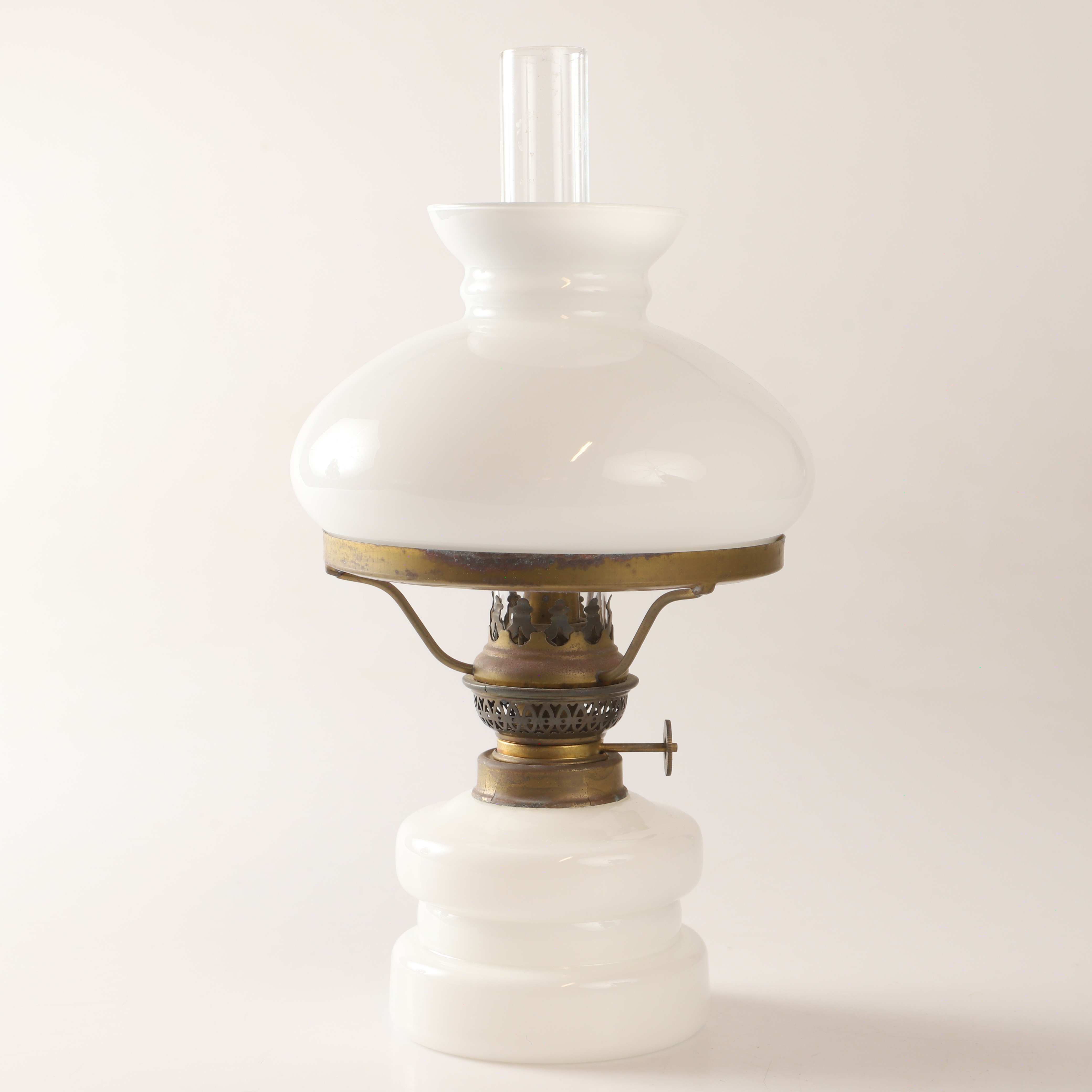 BORDSFOTOGENLAMPA, glas/mässing, 1900-tal.
