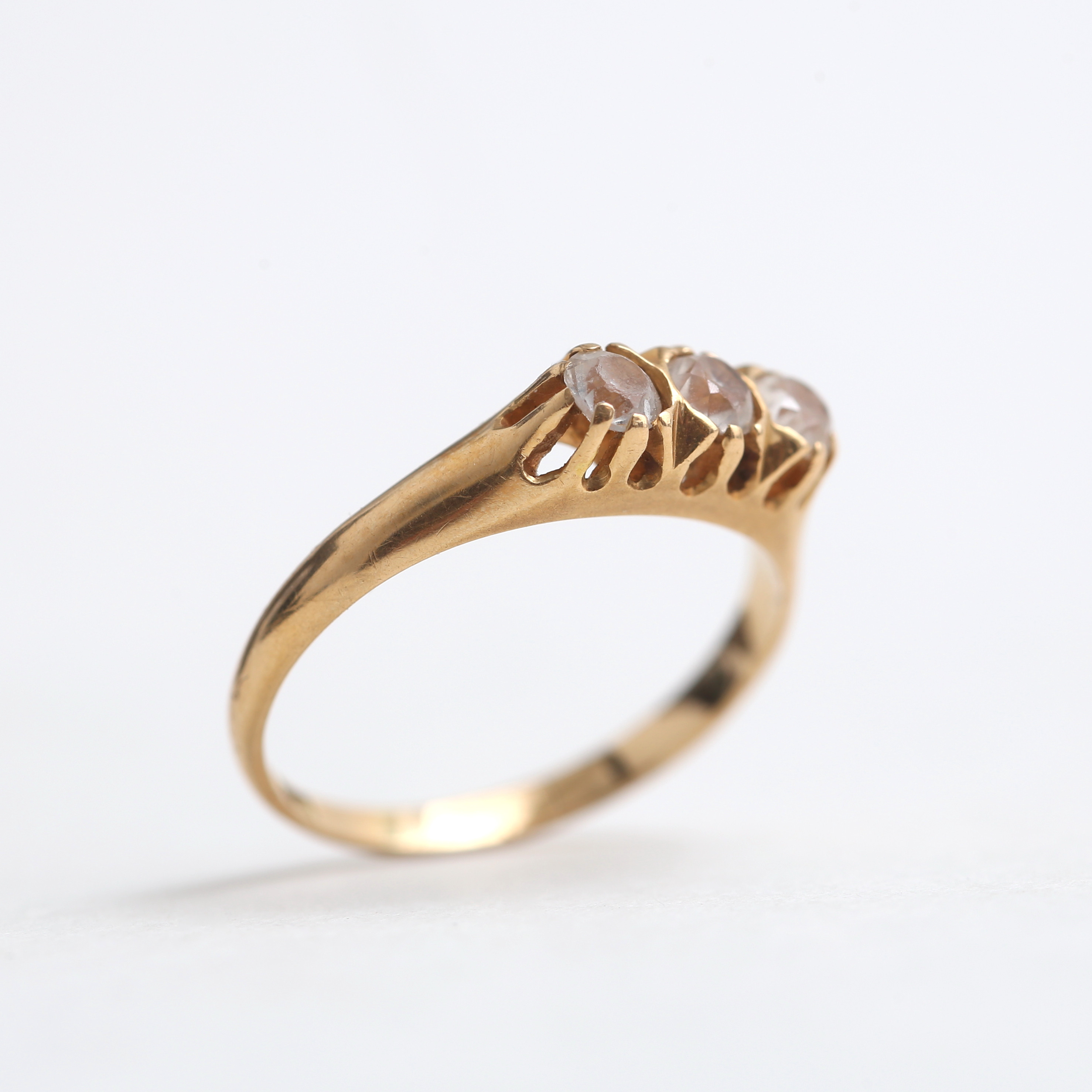 RING 18K guld med stenar, 2,22 gram.