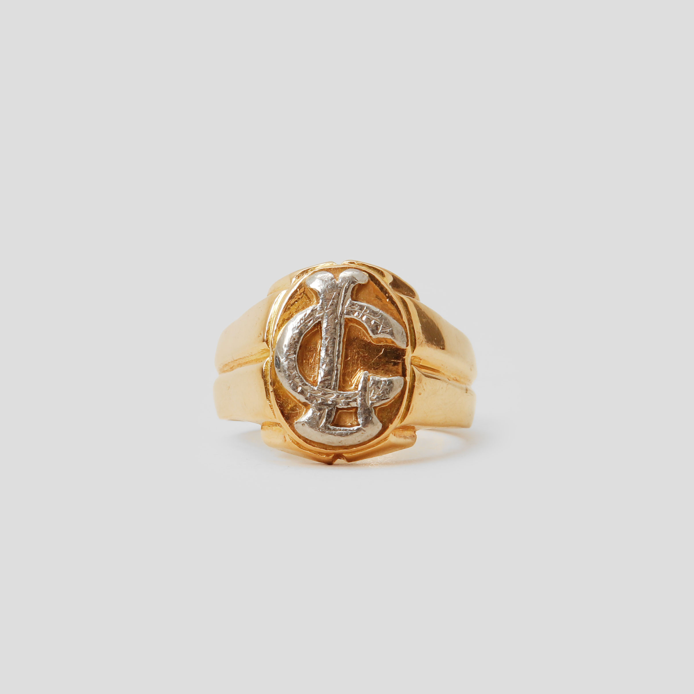 KLACKRING, 18k guld, vikt ca 17,4 gram.