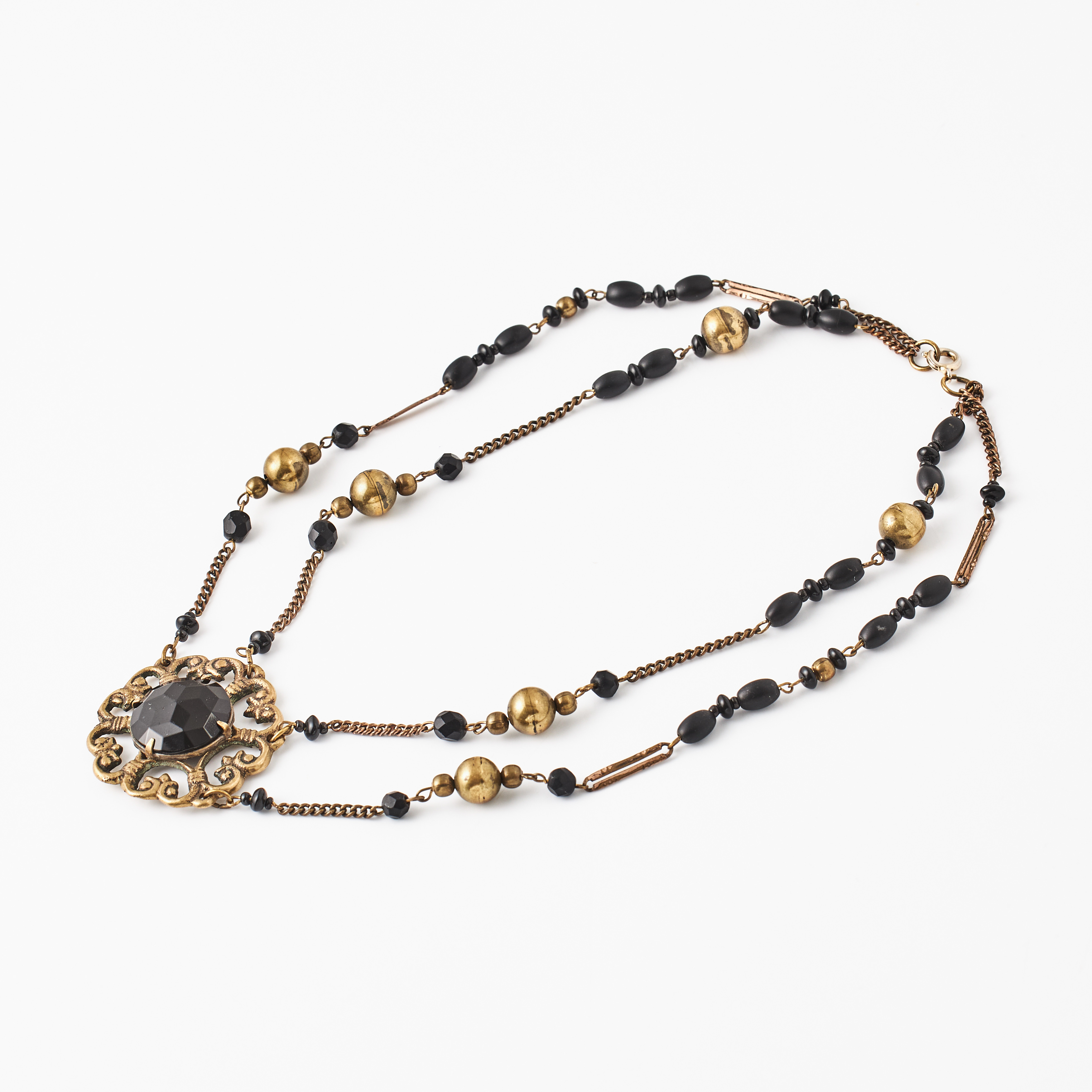 KALEVALA KORU, halsband, brons, dekordelar delvis av matterat kol, fasetterad centersten av glas.