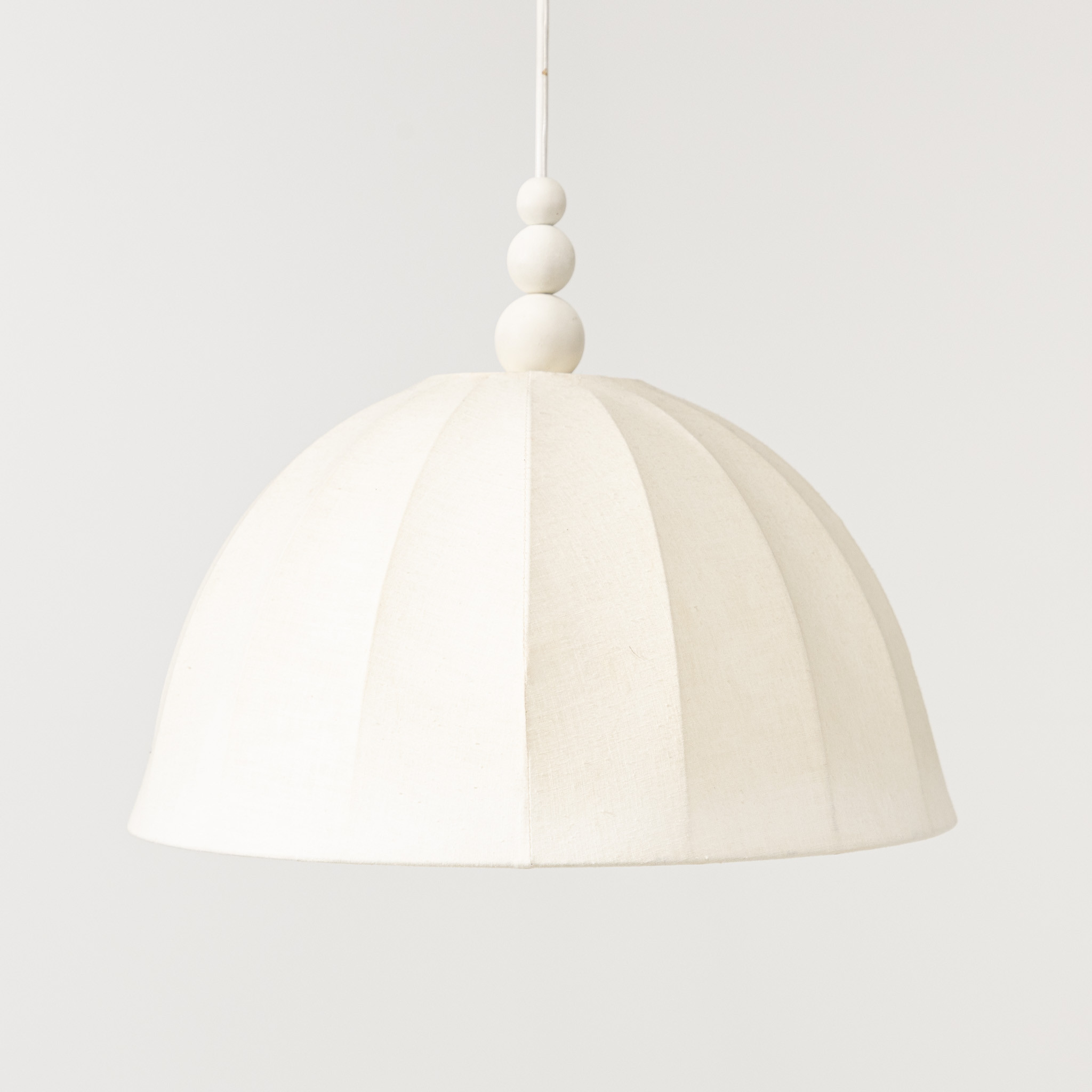 TAKLAMPA. Textil och metall.