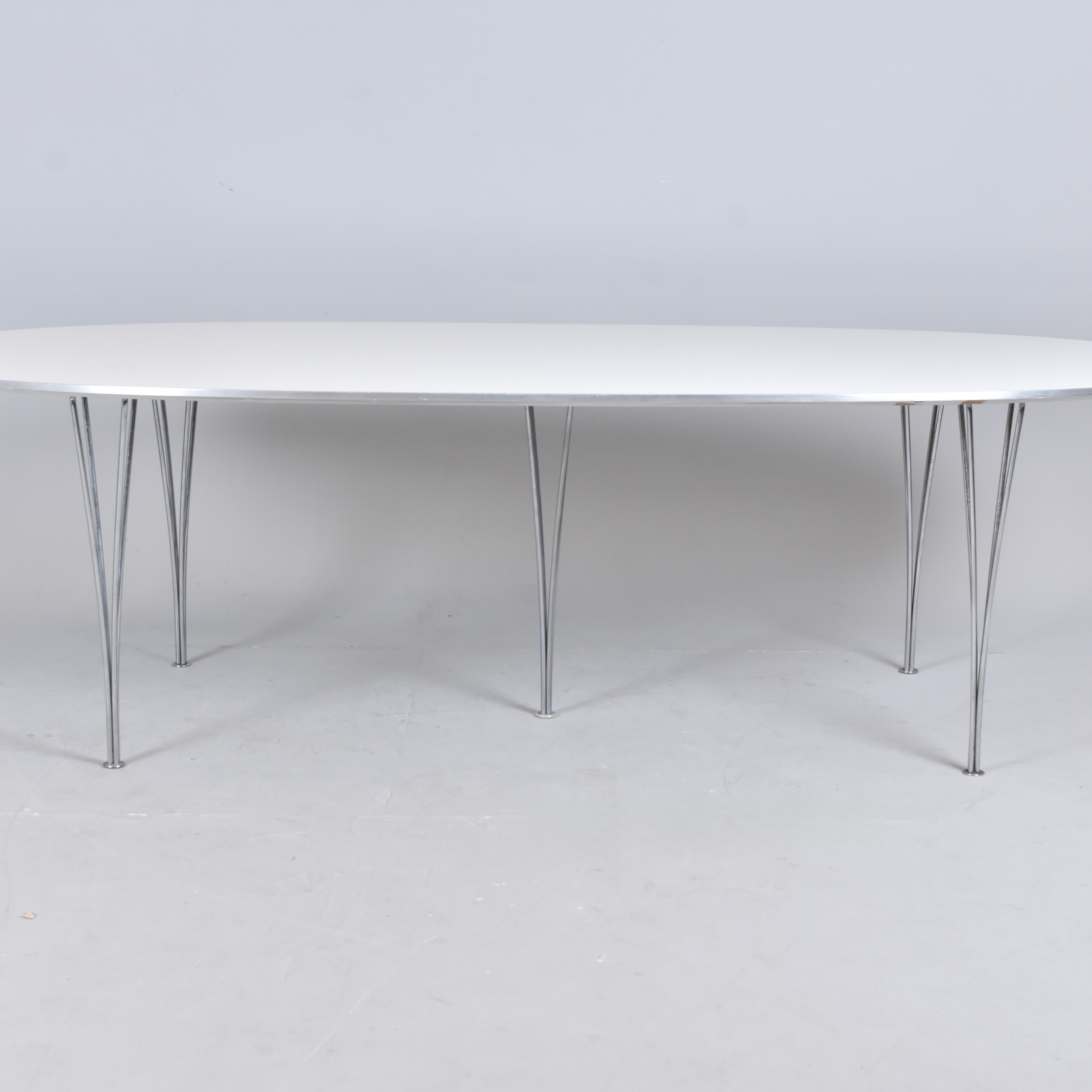 BRUNO MATHSSON & PIET HEIN. Matbord "Superellips", för Fritz Hansen Danmark, troligen 1992.