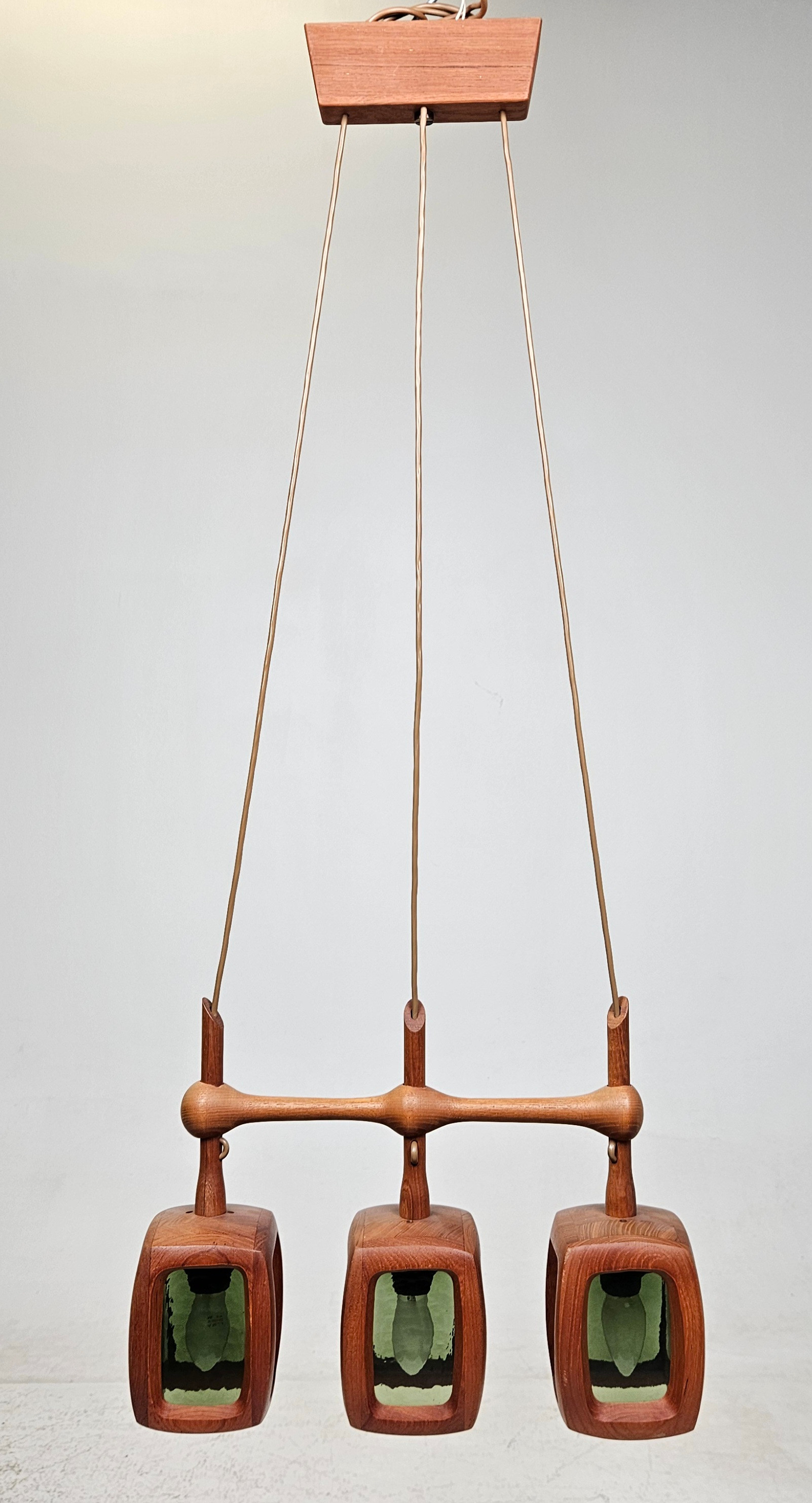 TAKLAMPA, teak och glas, AB Stilarmatur, Tranås, höjd ca. 35 cm.