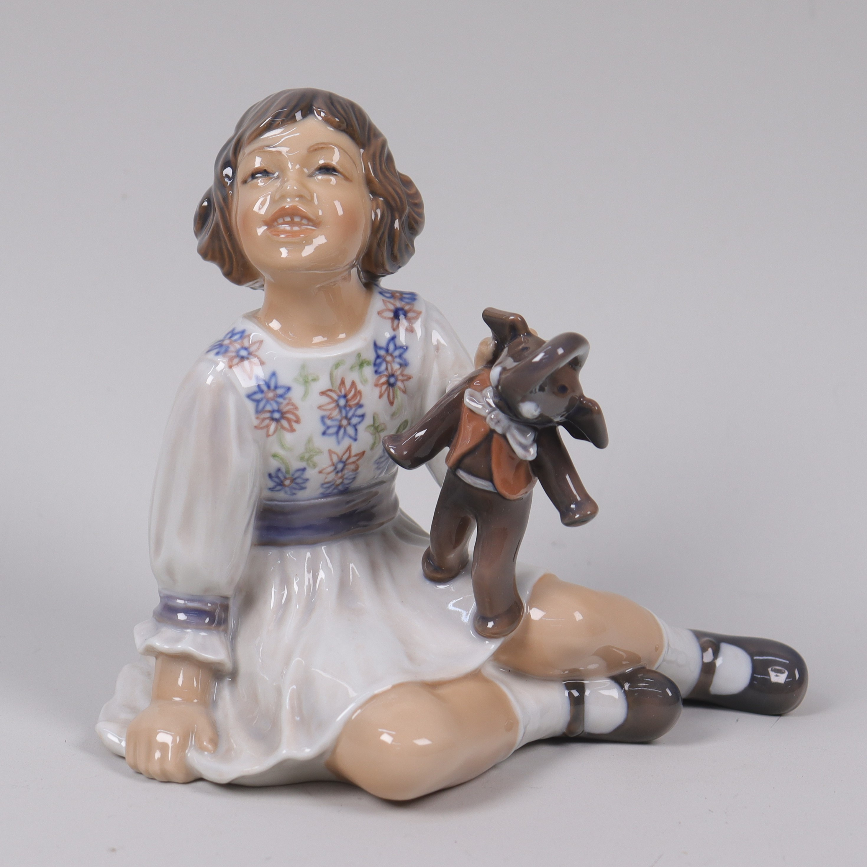 FIGURIN, Dahl Jensen, #1204, flicka med elefantdocka.