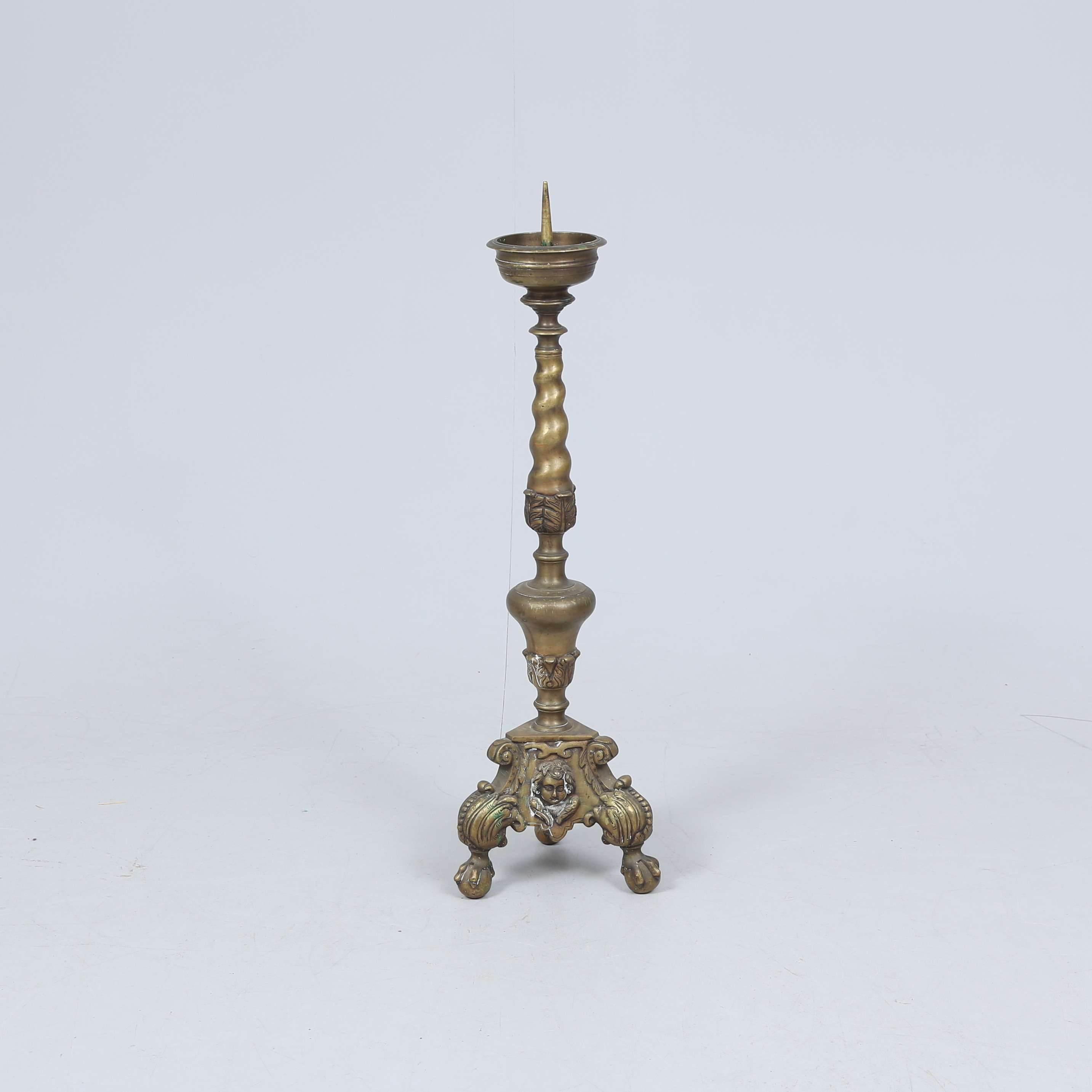 ALTARLJUSSTAKE, mässing, modell 2625, barockstil.Bröderna Malmstreöms metallvarufabrik, Malmö, modell utkommen 1939.