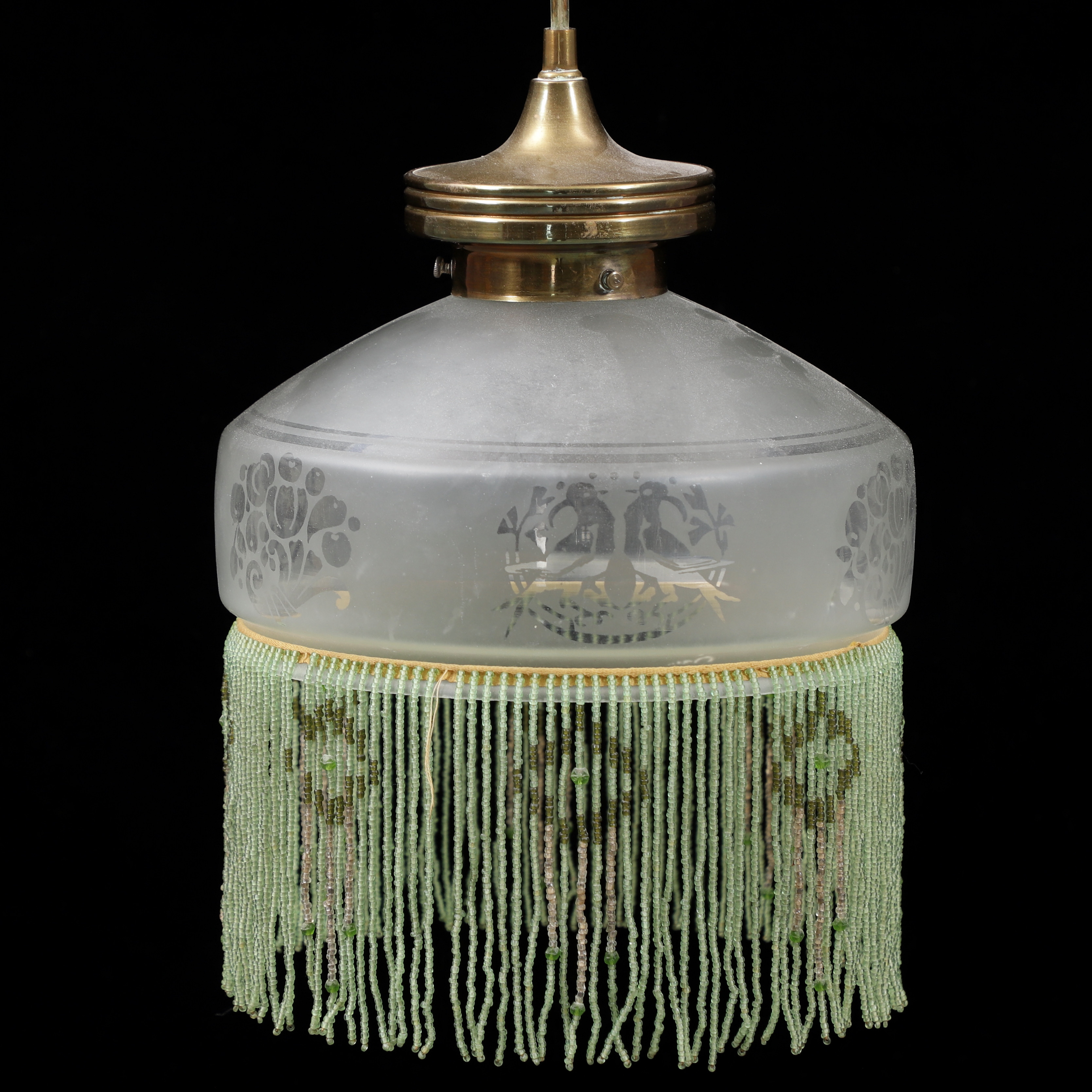 TAKLAMPA, med pärlfrans, jugend, 1900-talets början.