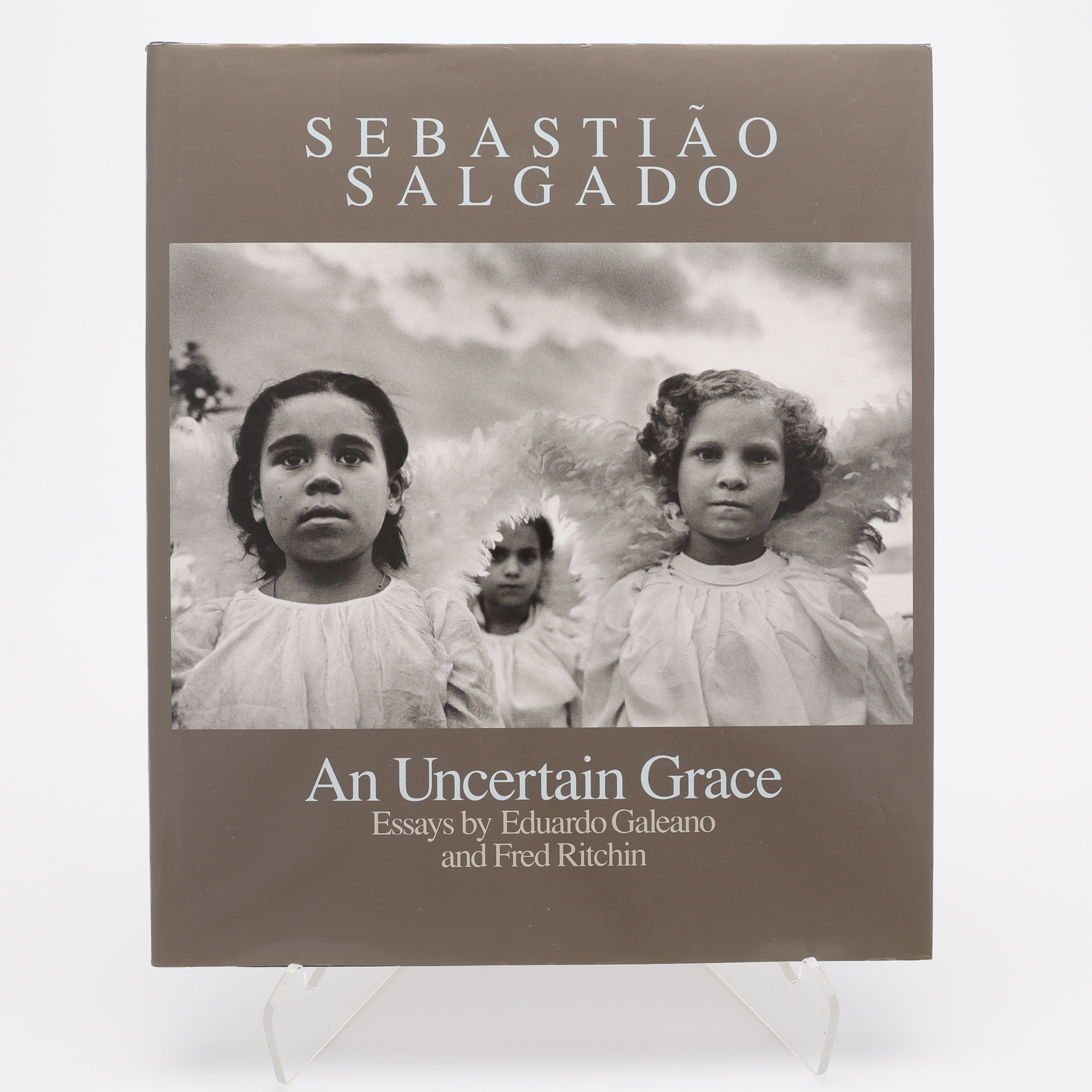 FOTO. DEN BRASILIANSK-FRANSKE FOTOGRAFEN SEBASTIÃO SALGADOS "AN UNCERTAIN GRACE", 1990.